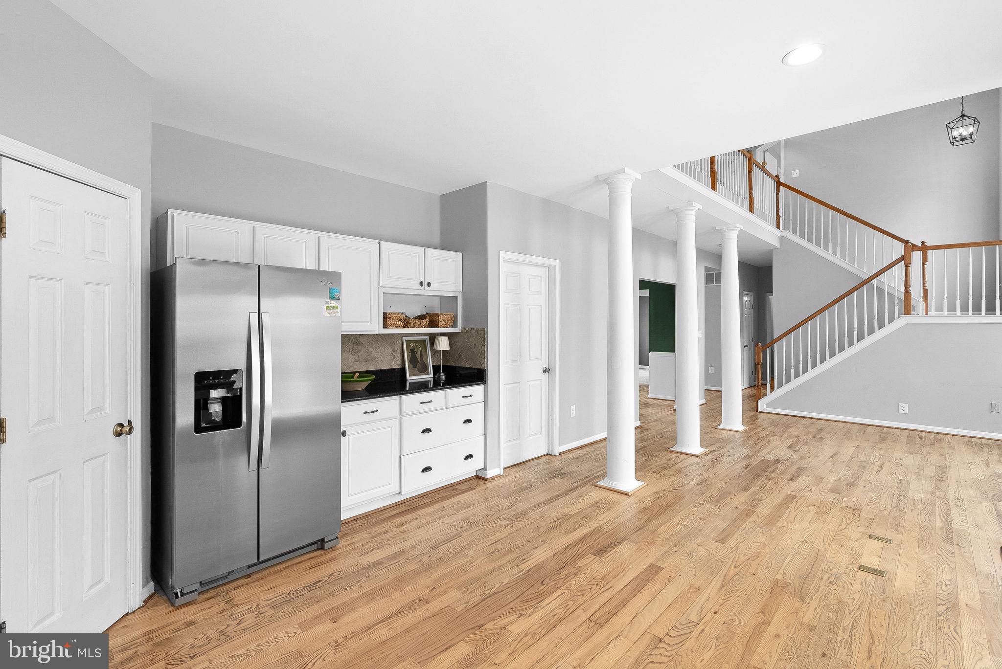 ROUND HILL - Residential