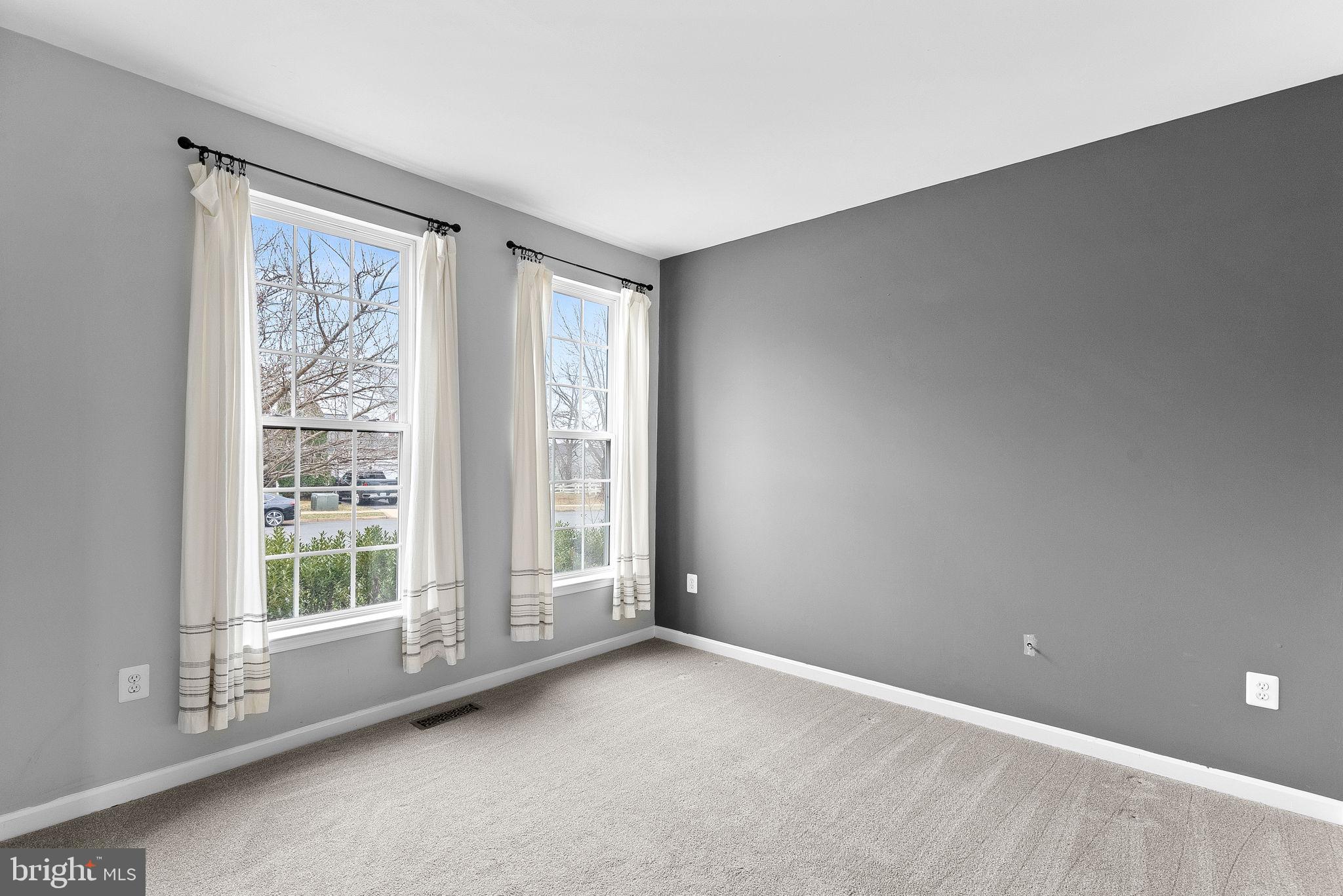 ROUND HILL - Residential