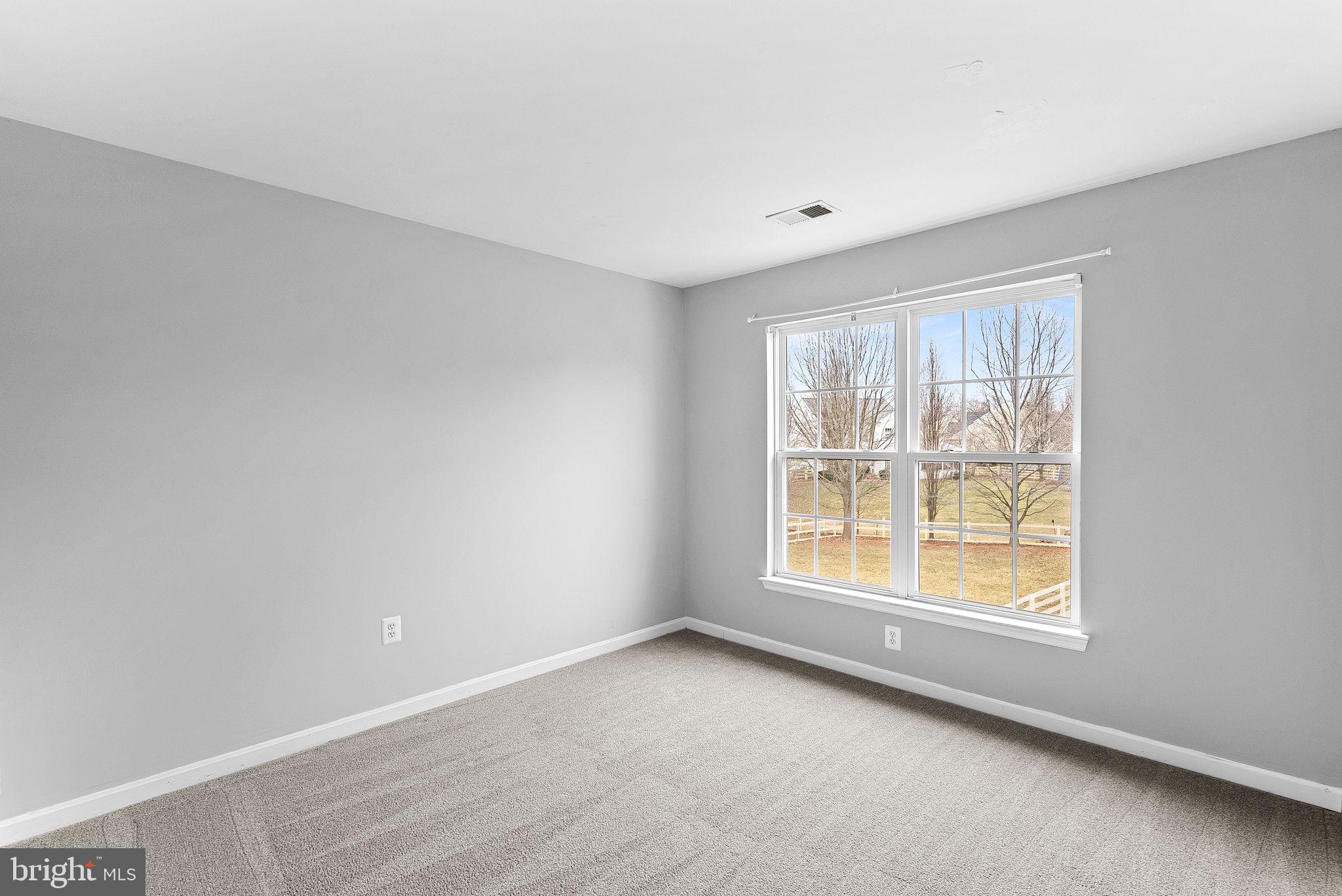 ROUND HILL - Residential