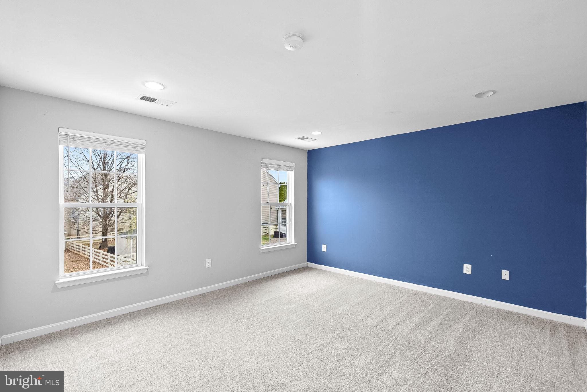 ROUND HILL - Residential