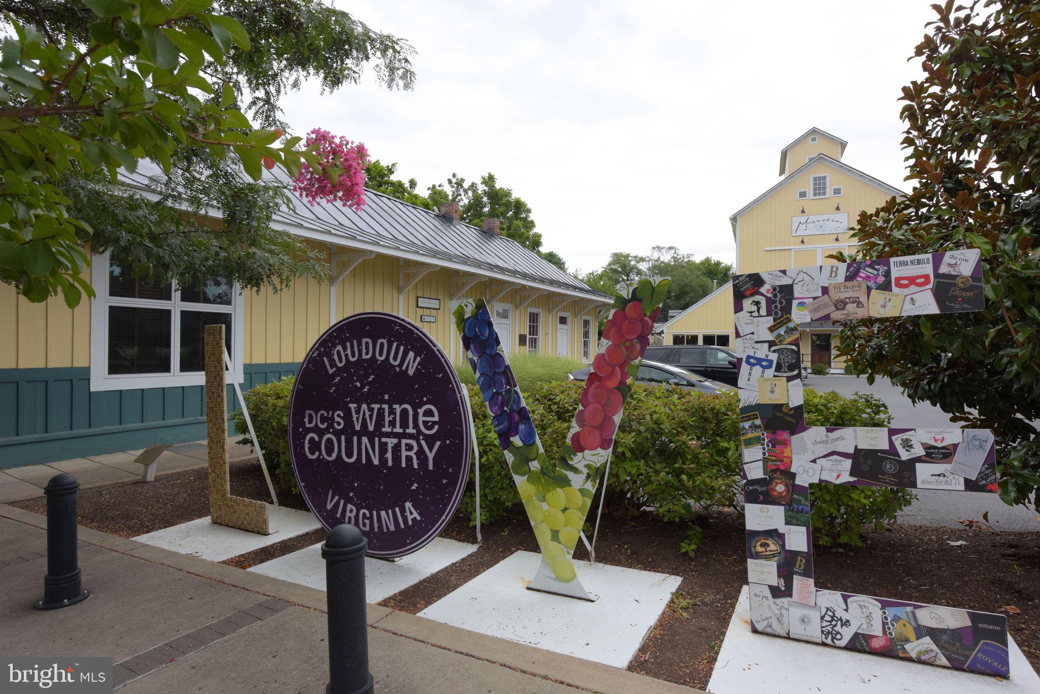 ROUND HILL - Residential