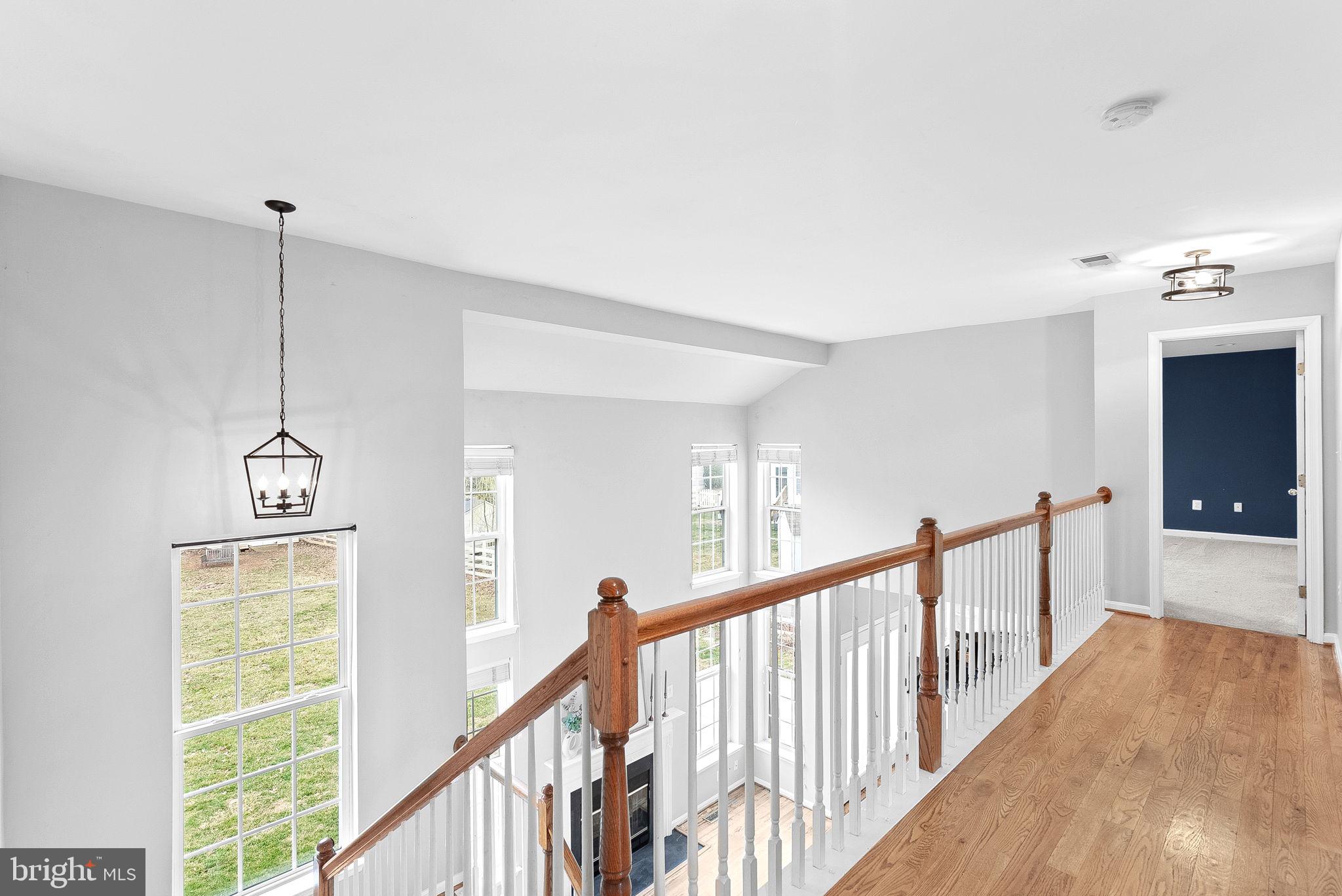 ROUND HILL - Residential