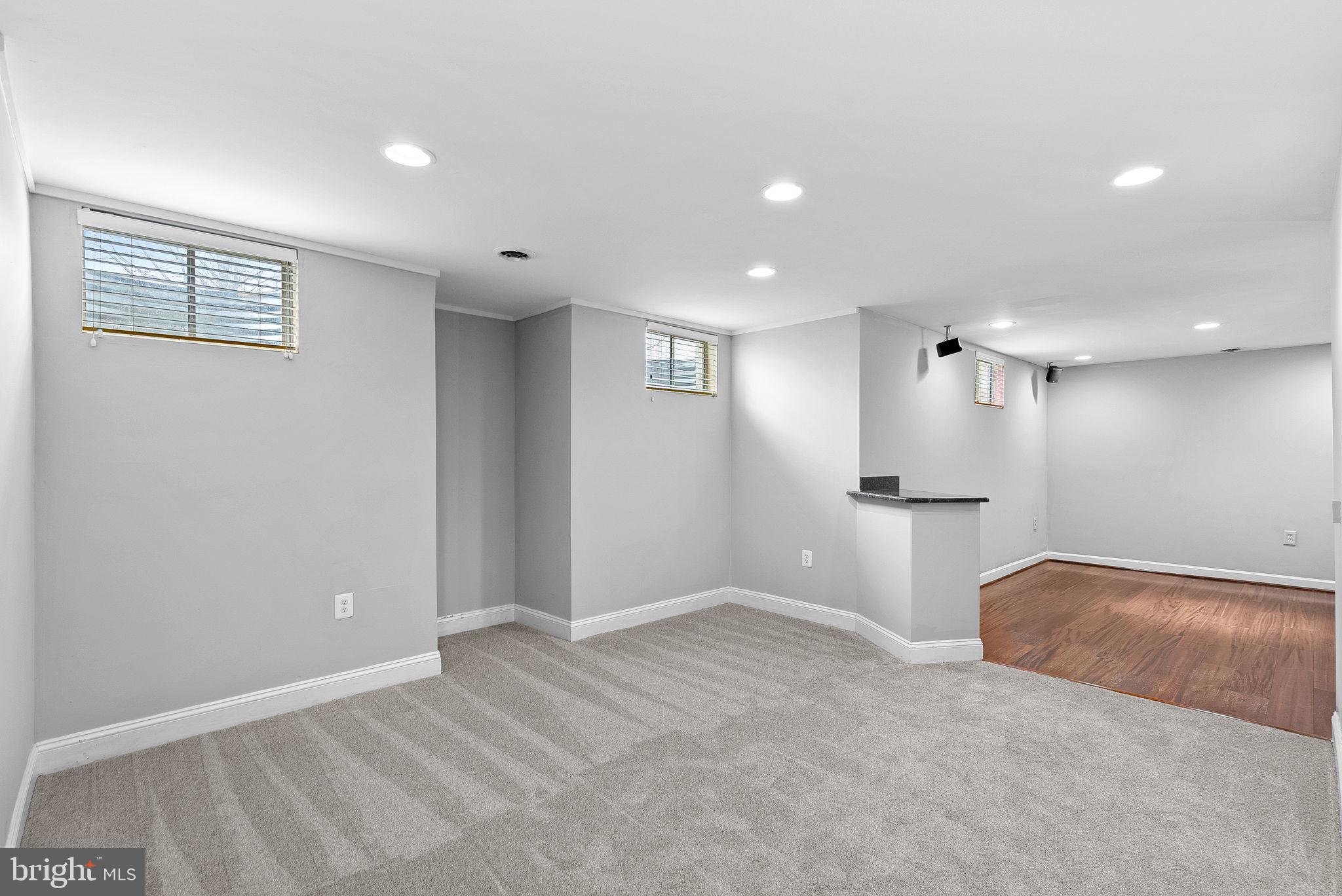 ROUND HILL - Residential