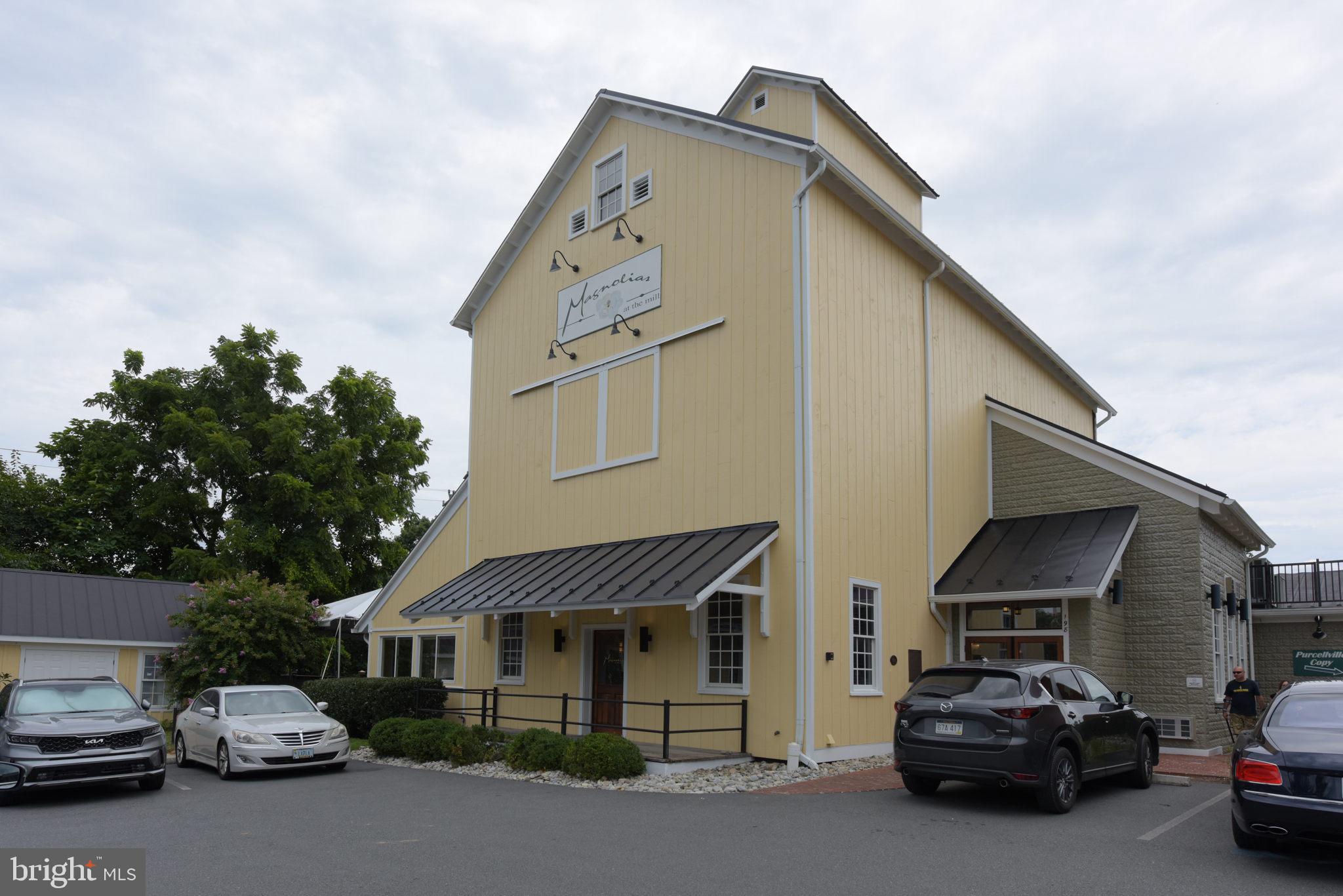 ROUND HILL - Residential