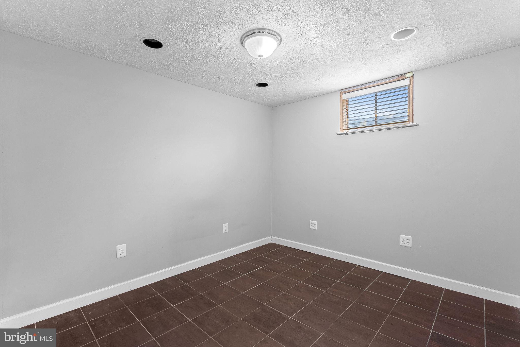 ROUND HILL - Residential