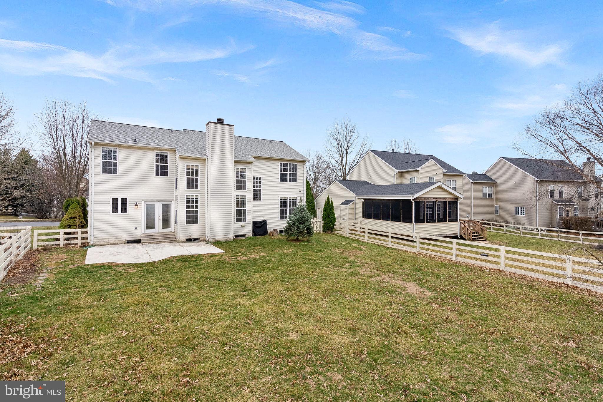 ROUND HILL - Residential