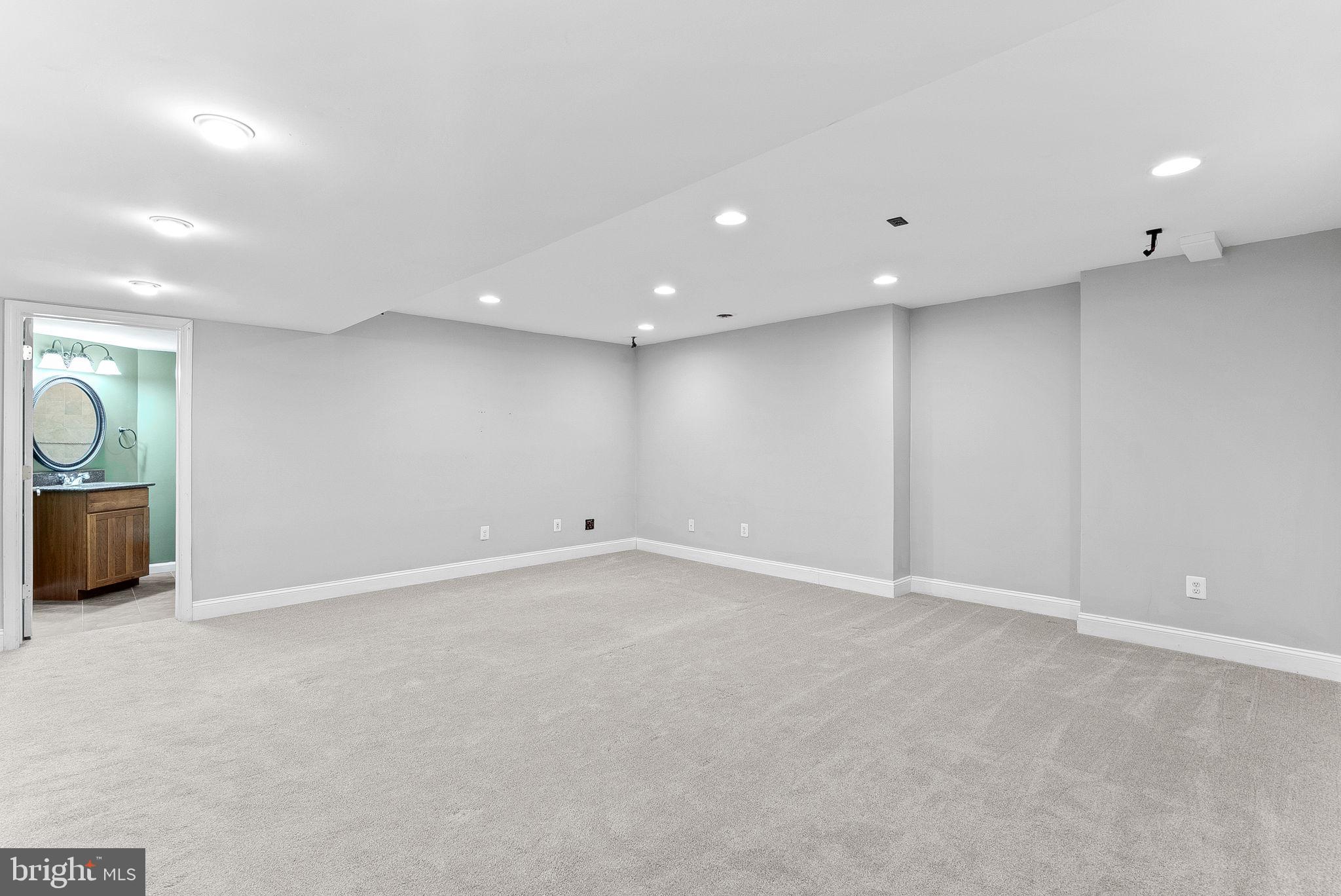 ROUND HILL - Residential