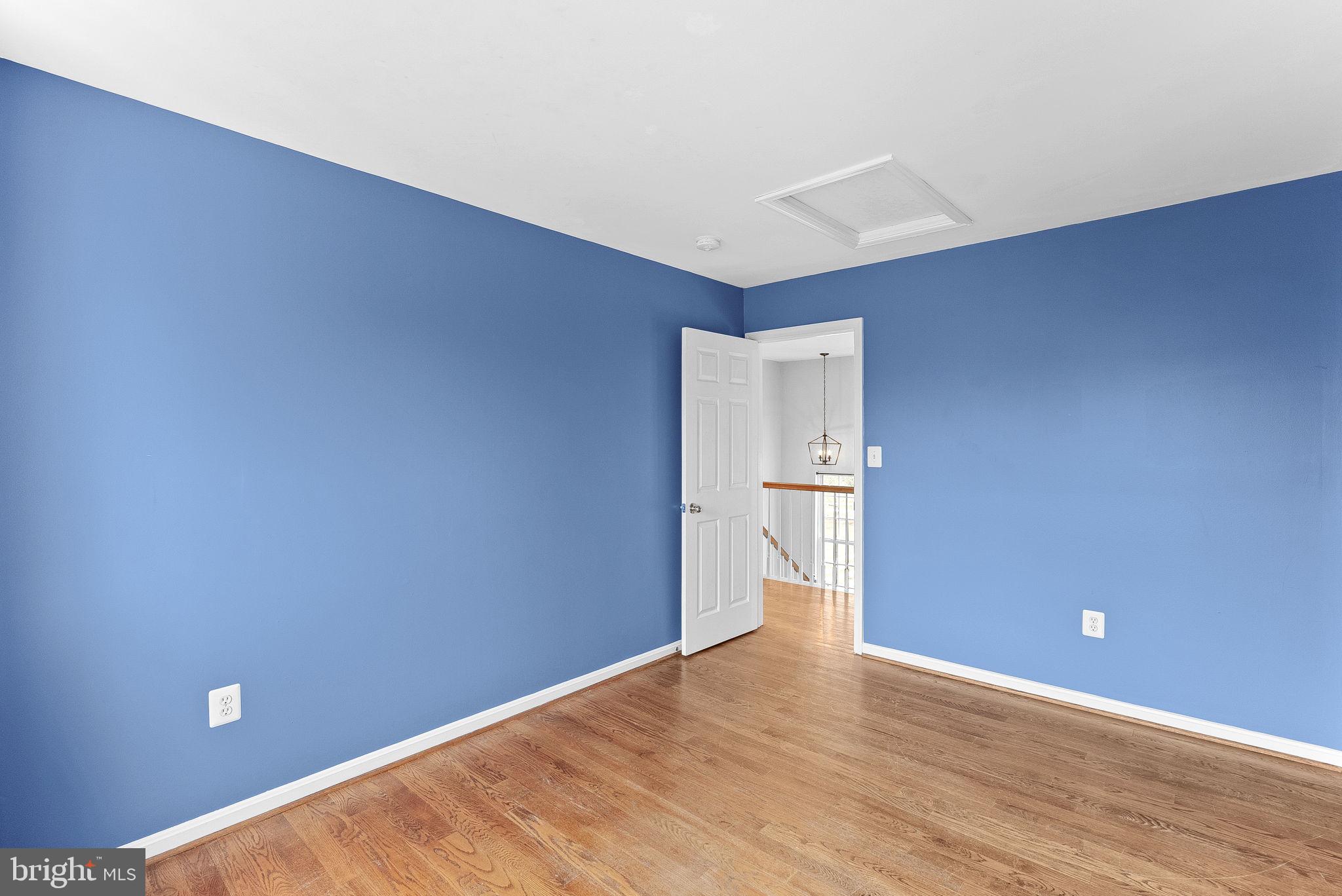 ROUND HILL - Residential