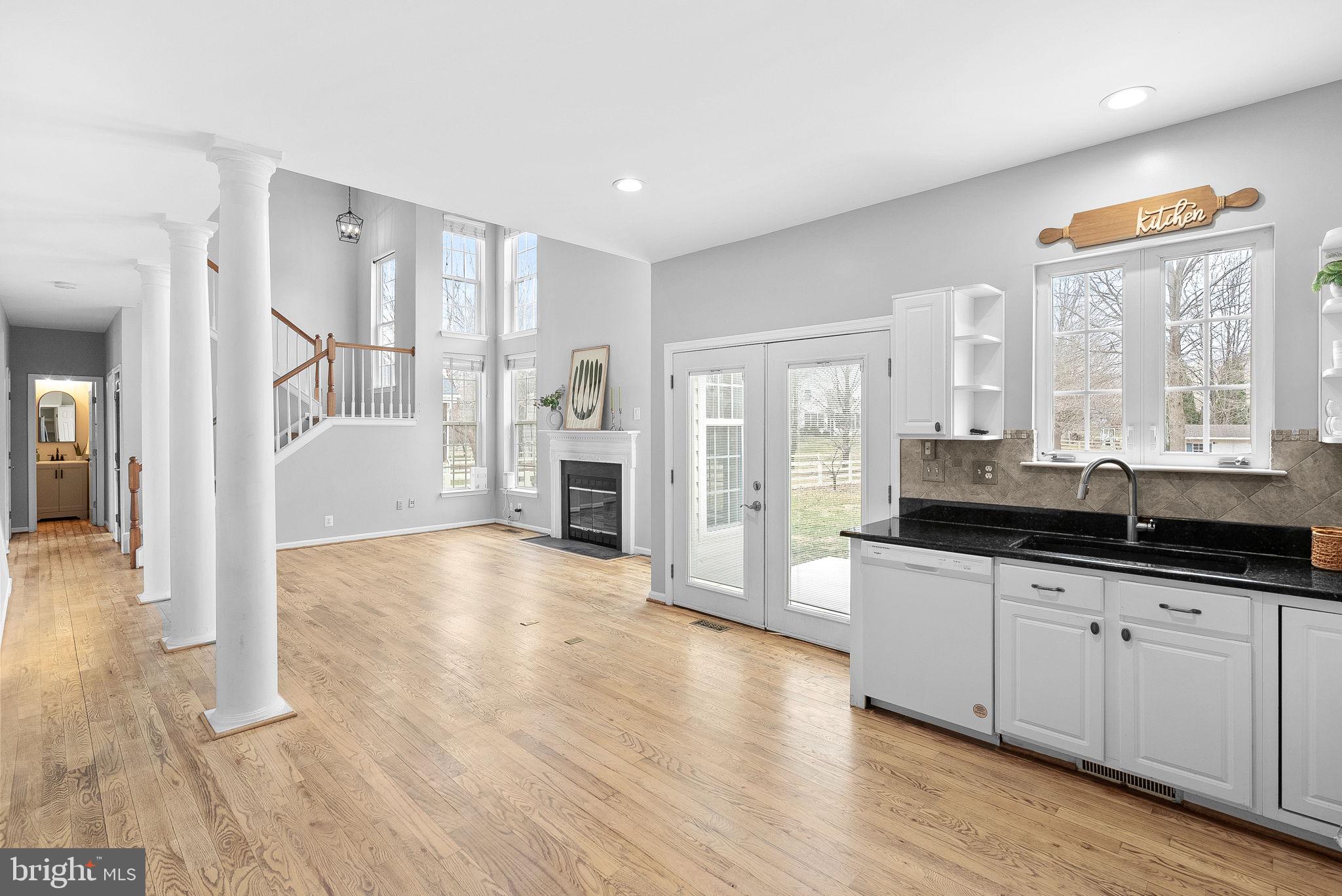 ROUND HILL - Residential