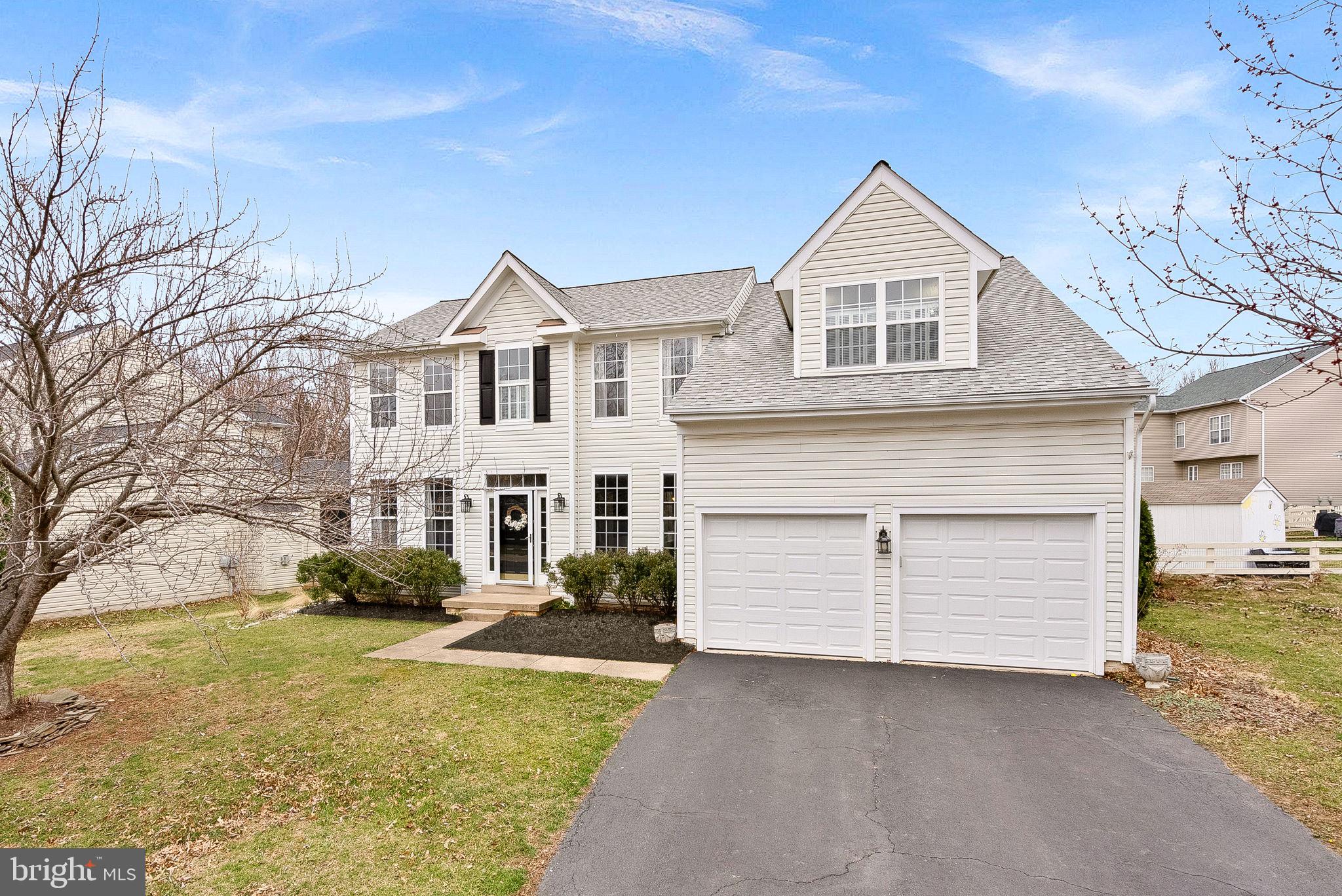 ROUND HILL - Residential