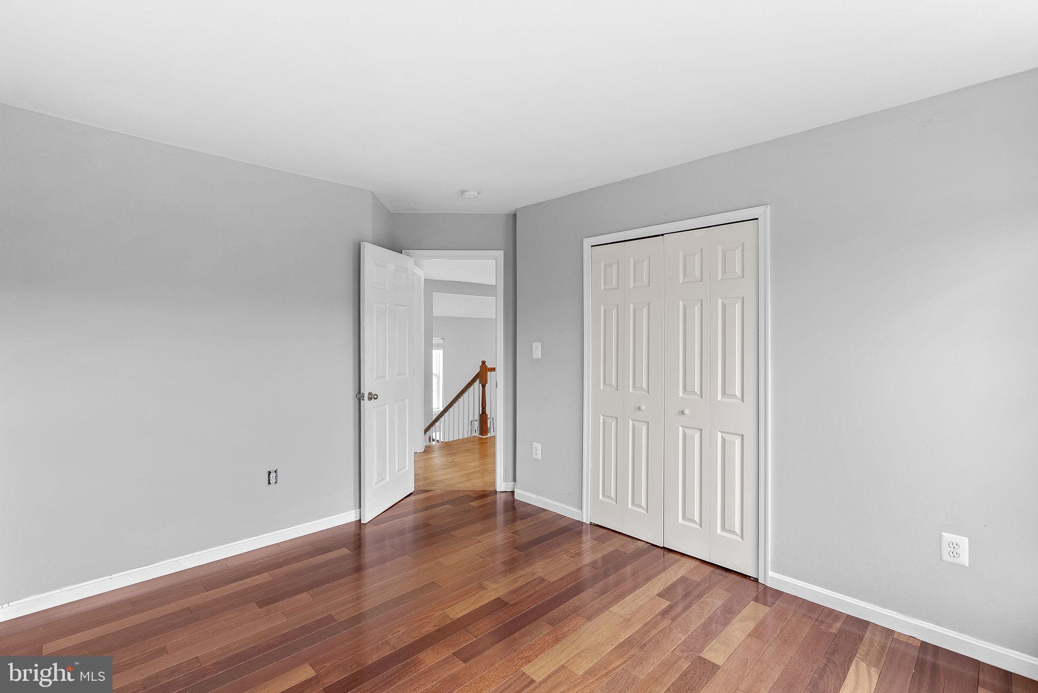 ROUND HILL - Residential