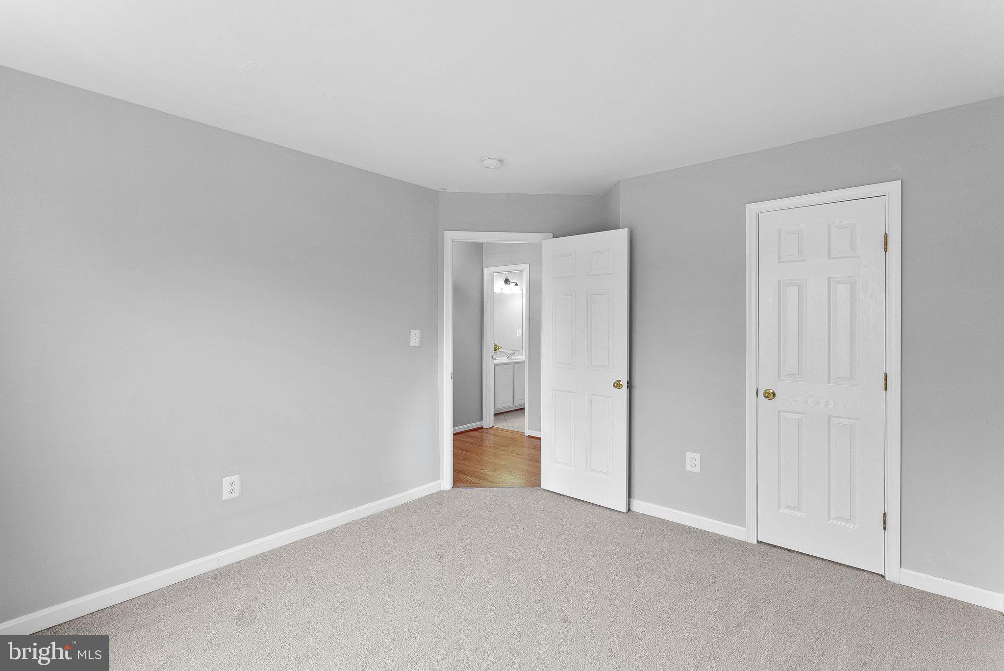 ROUND HILL - Residential