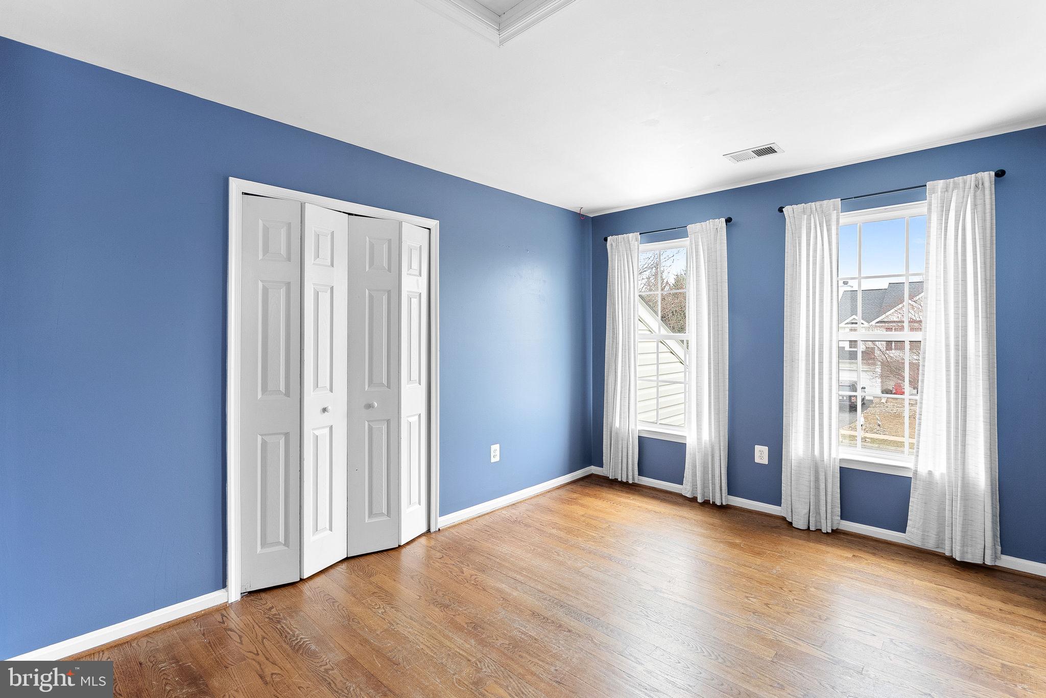 ROUND HILL - Residential