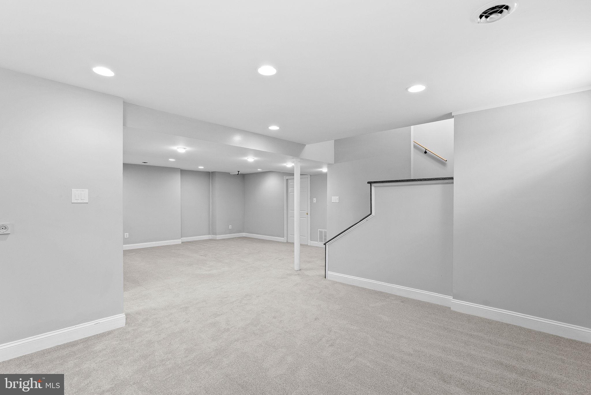 ROUND HILL - Residential