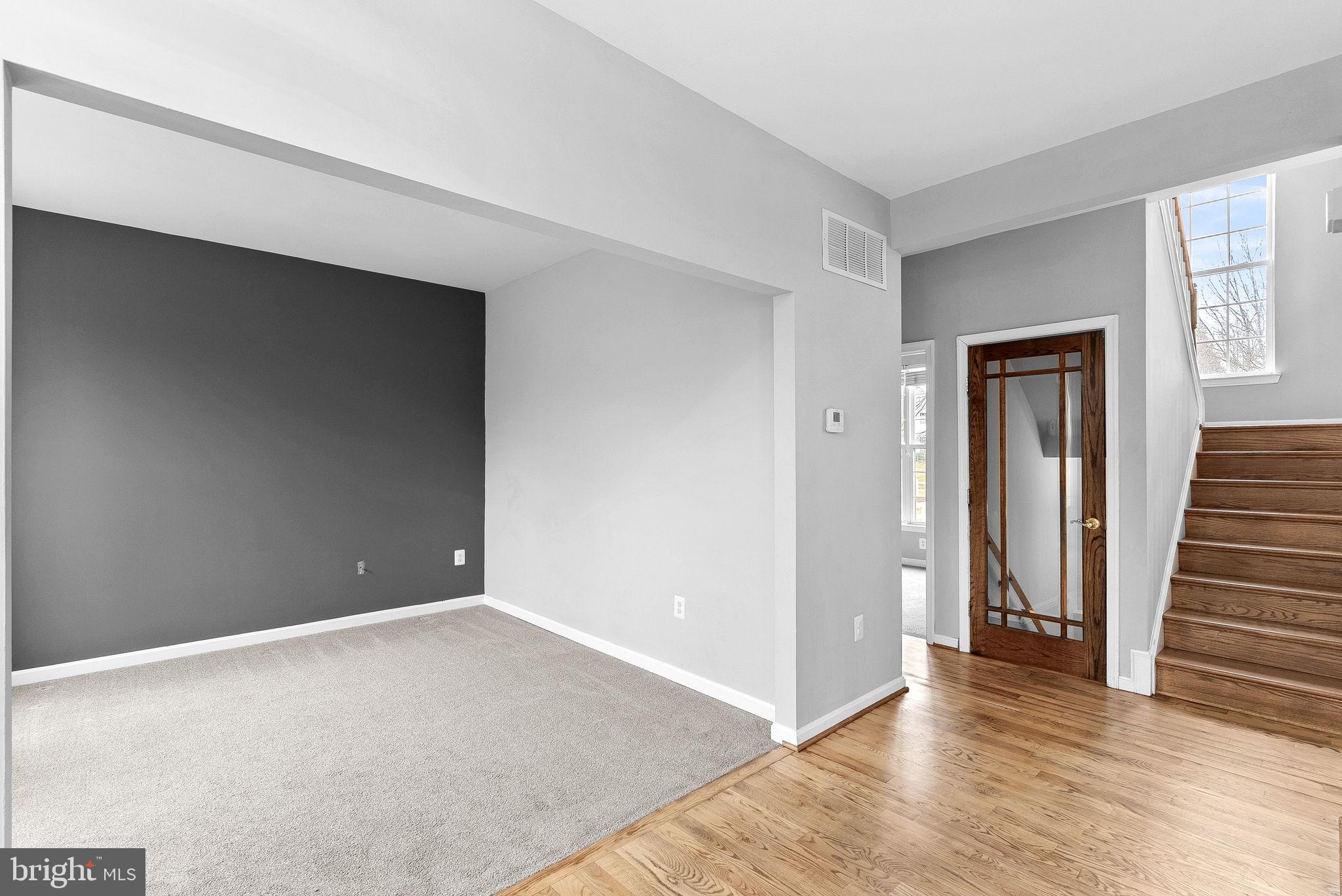 ROUND HILL - Residential