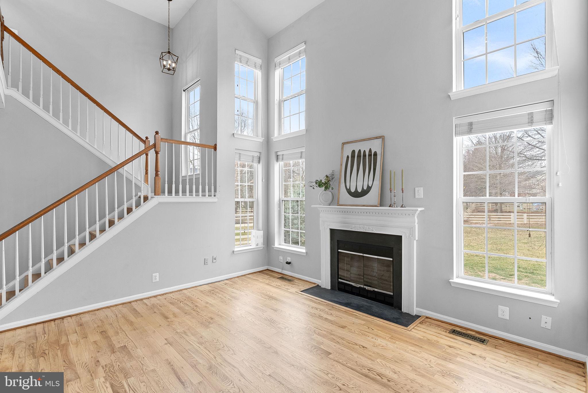 ROUND HILL - Residential