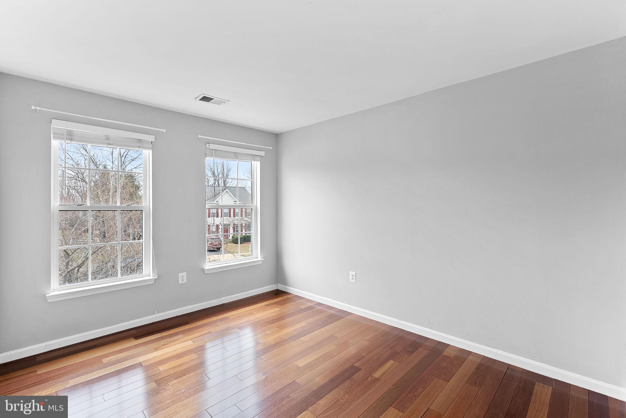 ROUND HILL - Residential