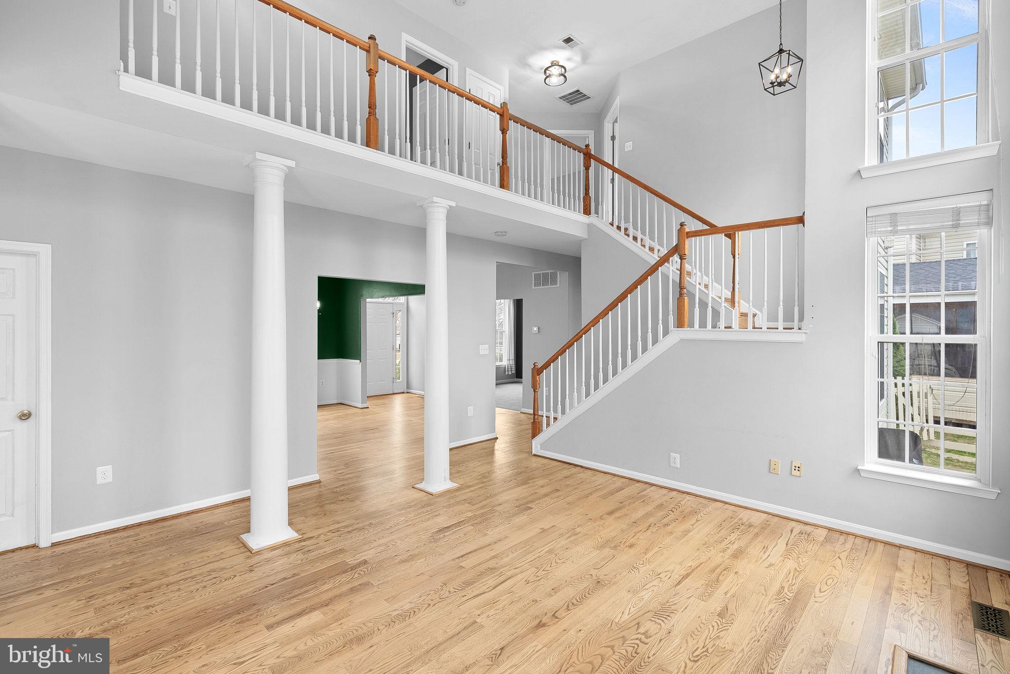 ROUND HILL - Residential