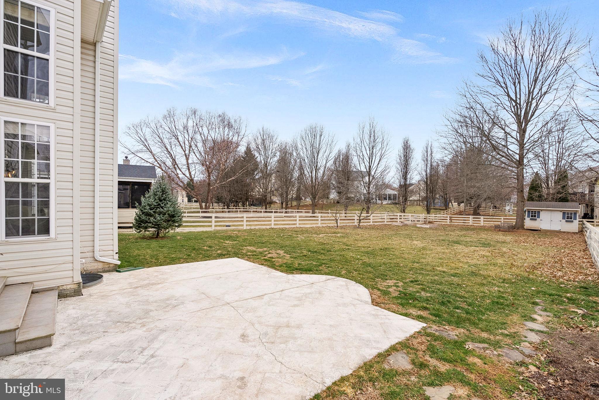 ROUND HILL - Residential