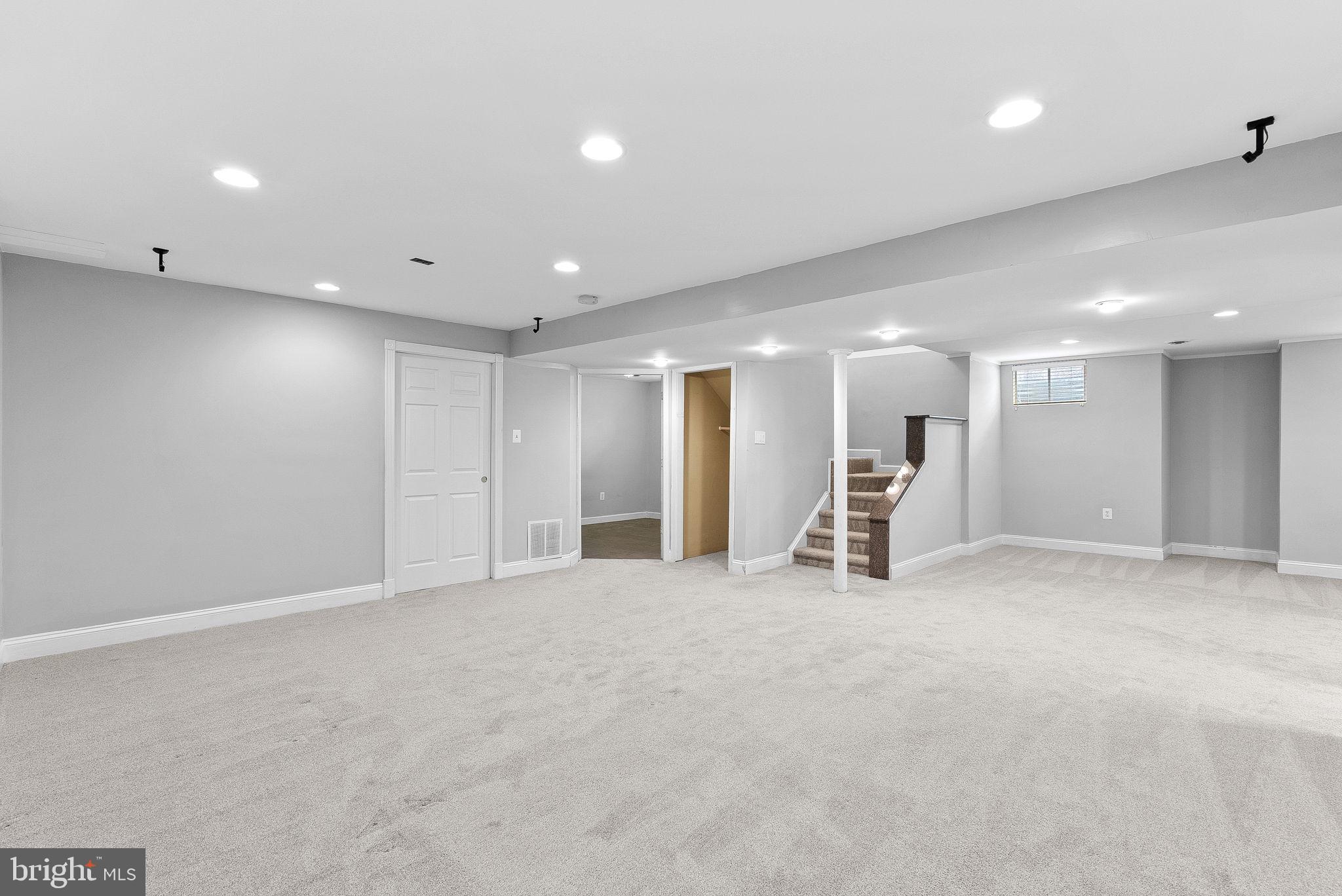 ROUND HILL - Residential