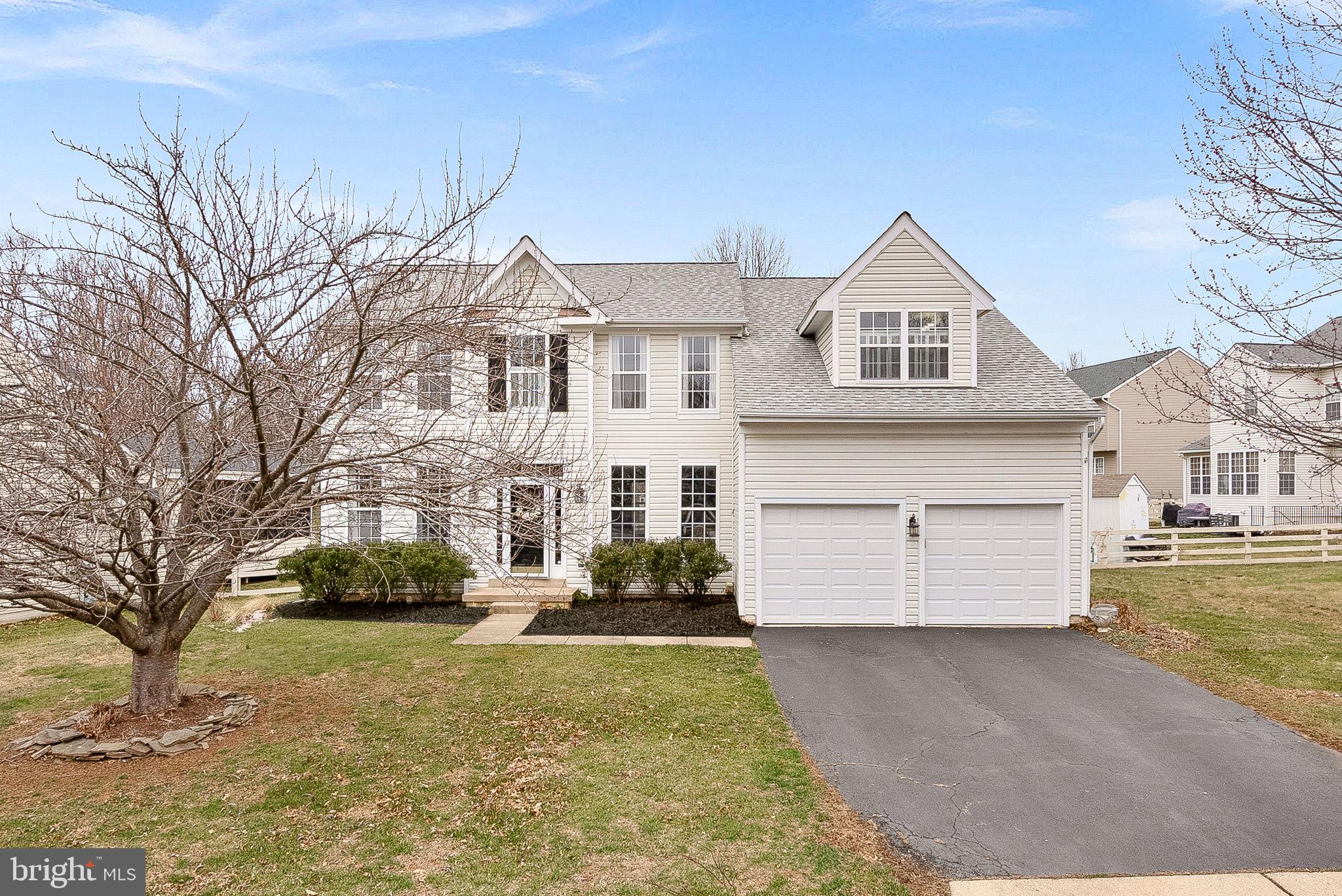 ROUND HILL - Residential