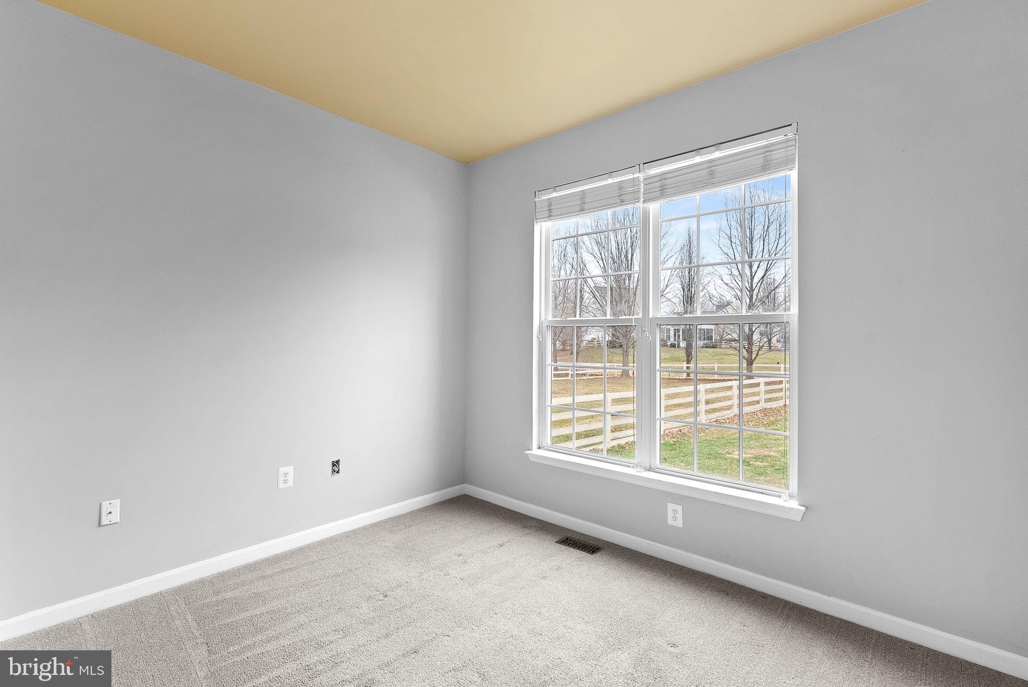 ROUND HILL - Residential