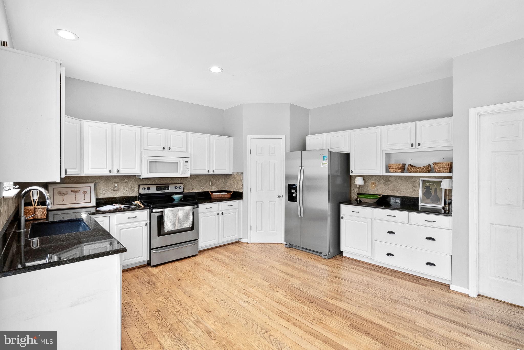 ROUND HILL - Residential