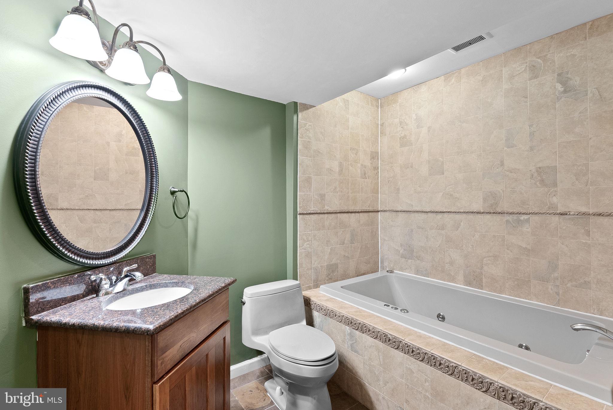 ROUND HILL - Residential