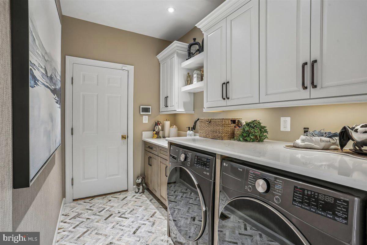 LEISURE WORLD - Residential