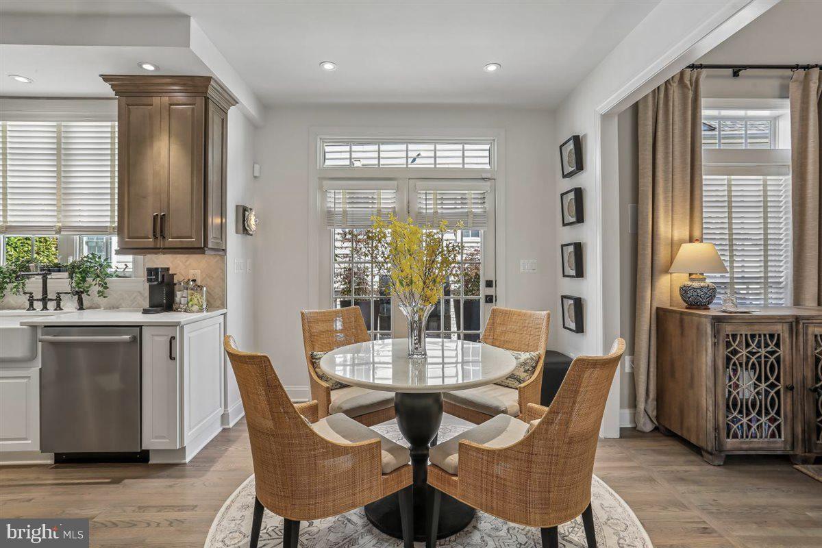 LEISURE WORLD - Residential