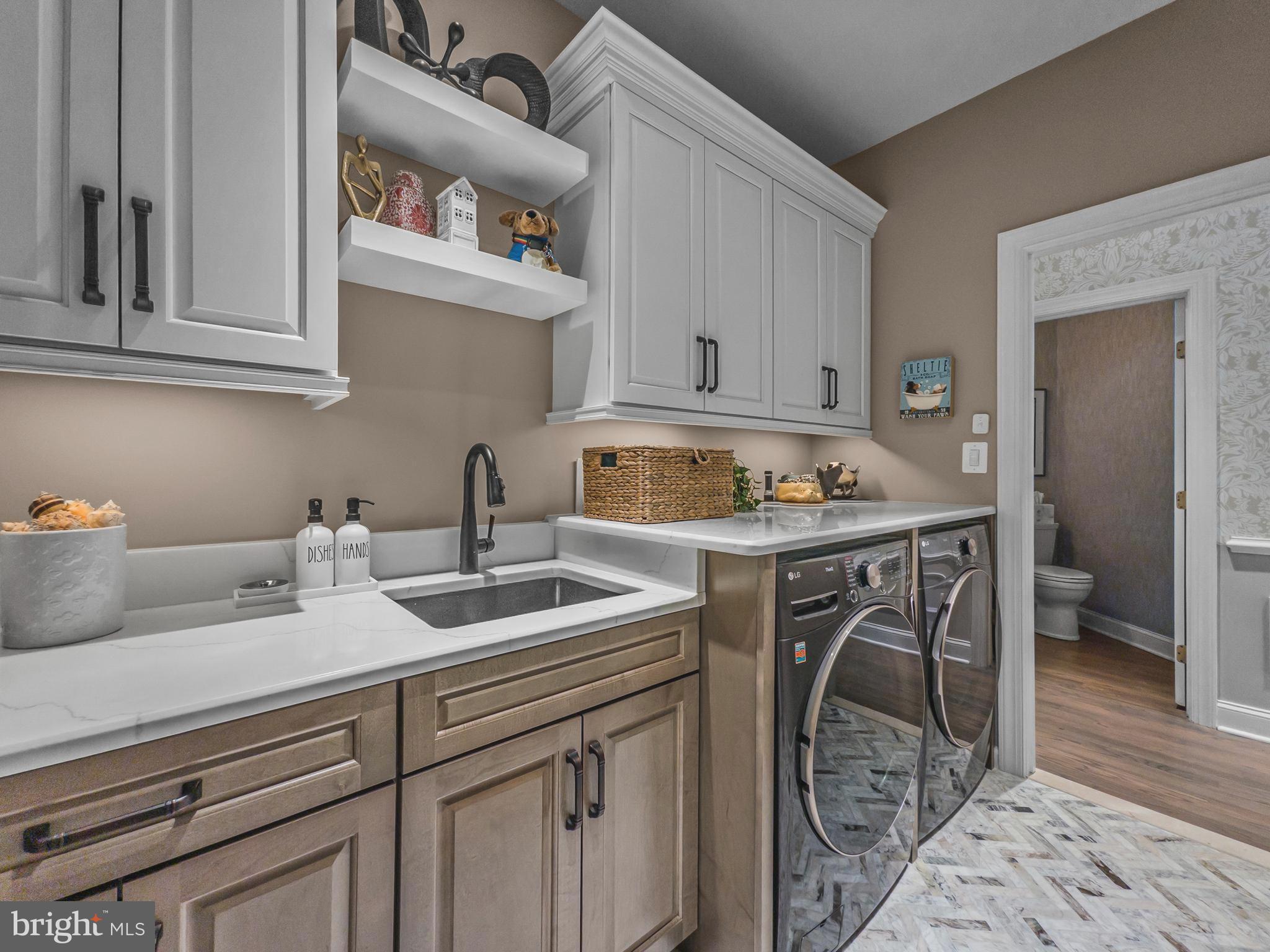 LEISURE WORLD - Residential