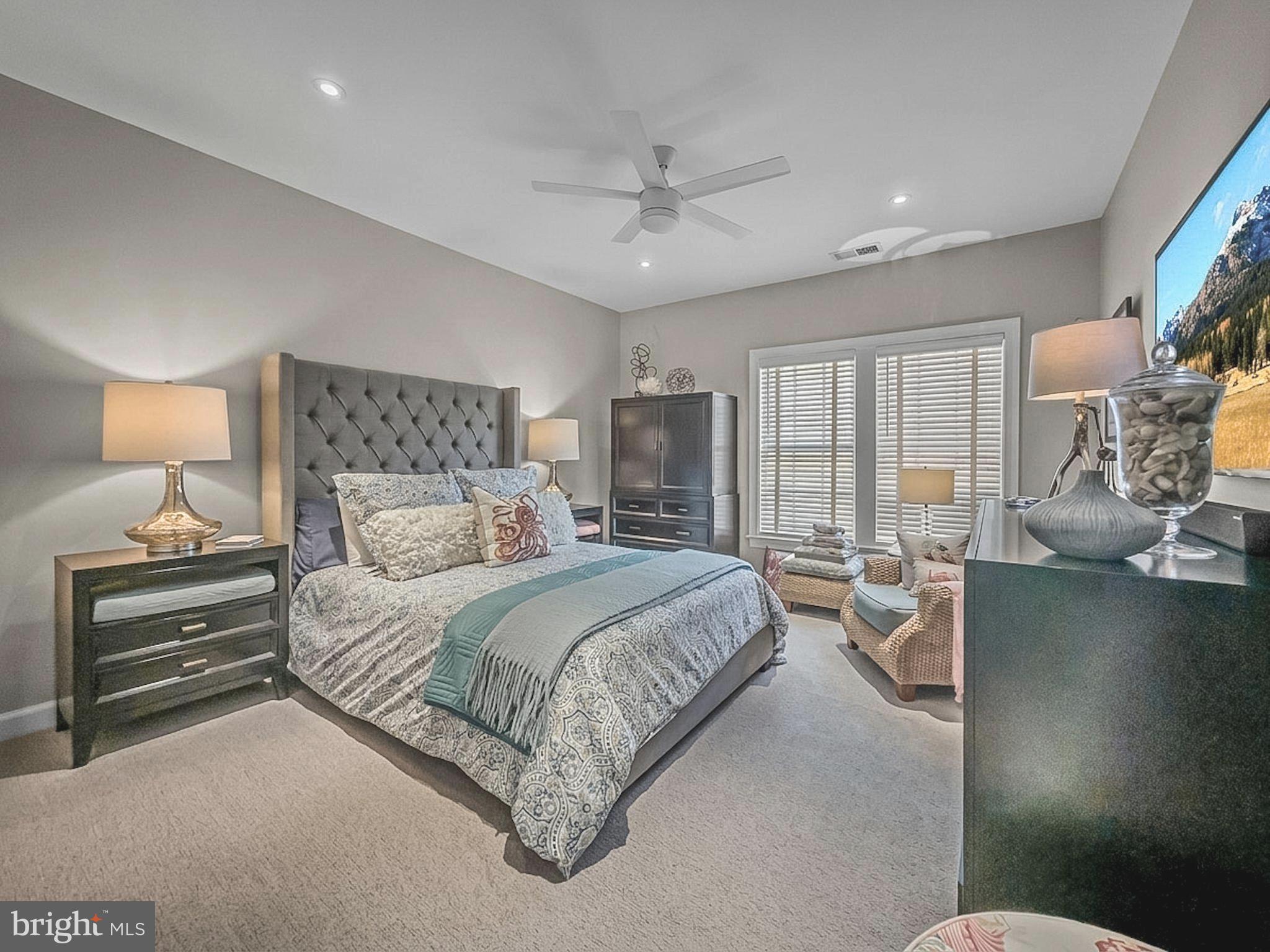 LEISURE WORLD - Residential