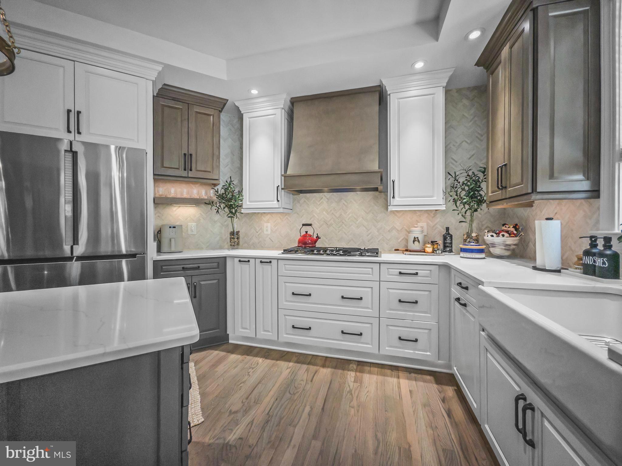 LEISURE WORLD - Residential