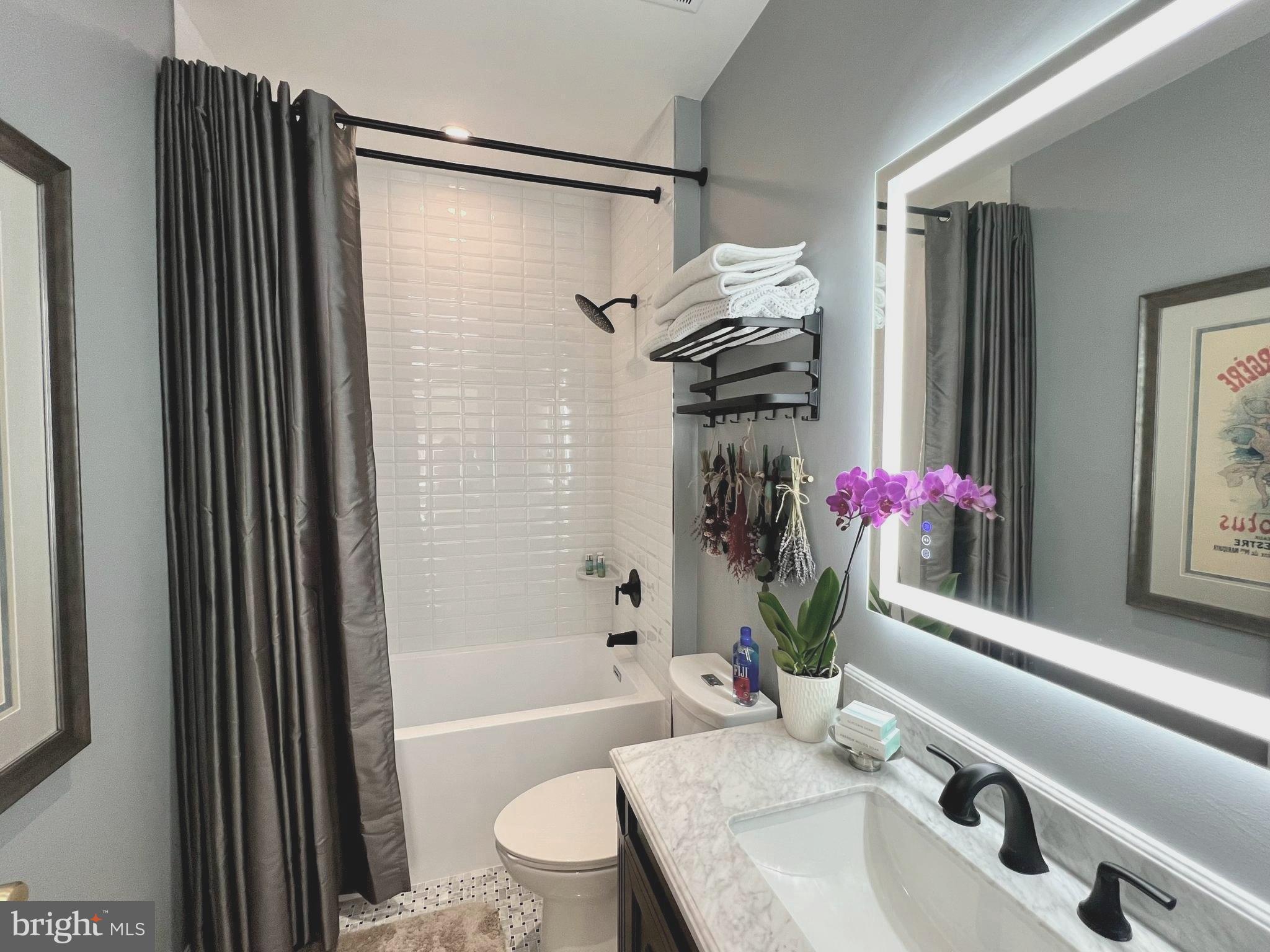 LEISURE WORLD - Residential