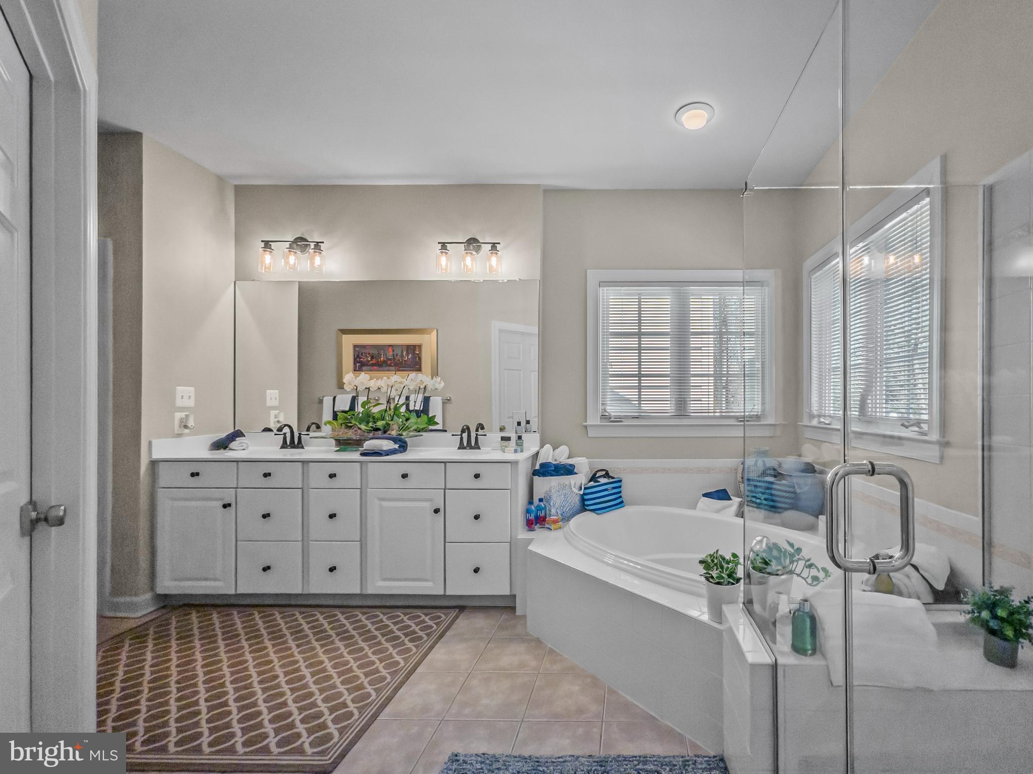 LEISURE WORLD - Residential