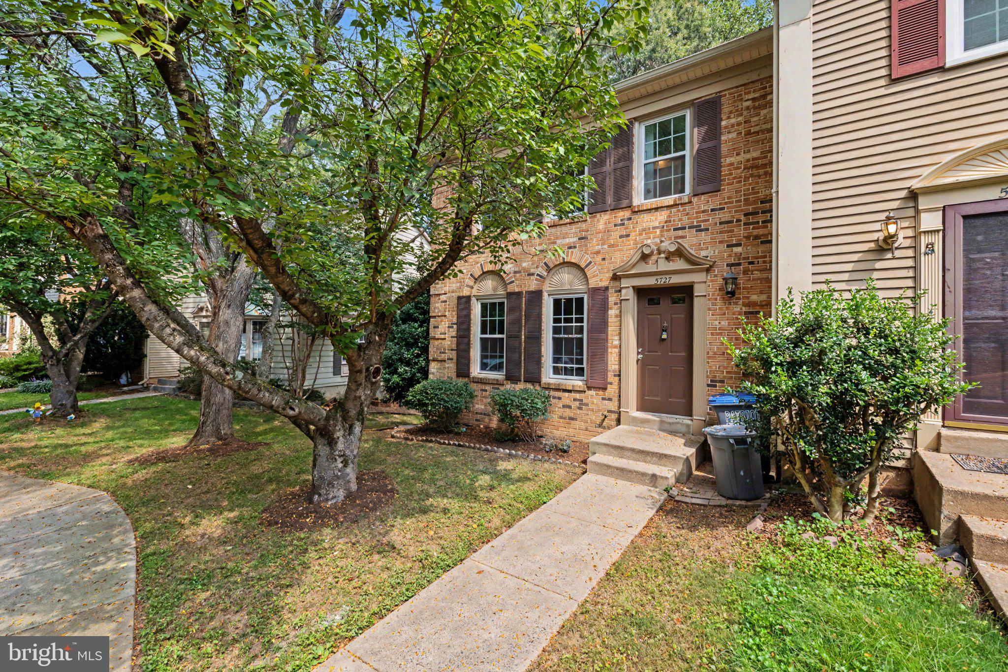 5727 OAKSHORE COURT