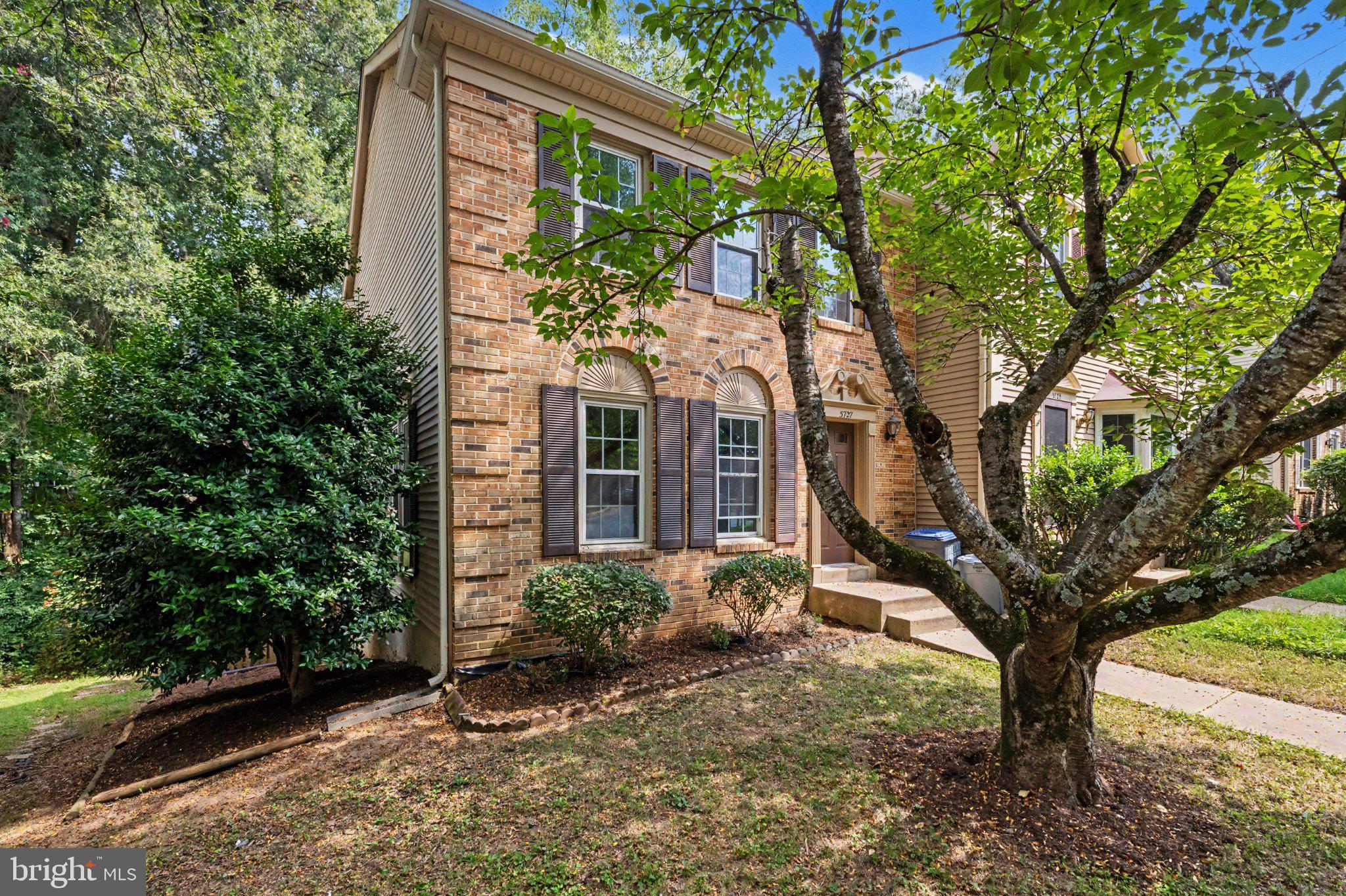 5727 OAKSHORE COURT