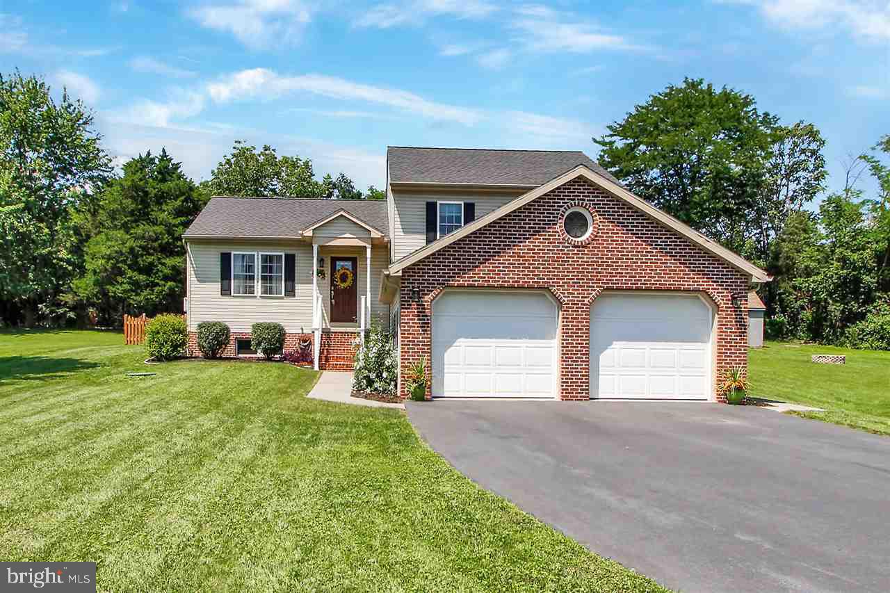 Beautifully maintained/updated, 2000 Lake Heritage home w/2006 sq ft, 3 BR, 2 Full Baths. Great room with vaulted ceilings, quartz counters, oversized garage, deck and fenced rear yard. It's gorgeous inside! Lake Heritage (located very near Rts 15 and 97 for easy commuting) offers 150 acre lake, with Olympic-sized pool, community center, Marina, playgrounds, beach volleyball, basketball, tennis, etc. Enjoy fishing, water skiing and tubing!