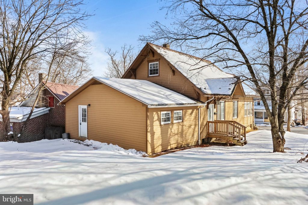 Photo of 751 W Pennsylvania Avenue, PEN ARGYL, PA 18072 (MLS # PANH2009270)