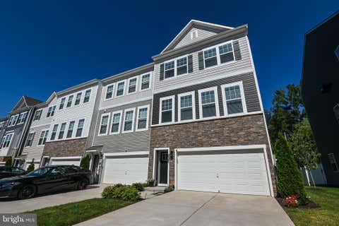 Townhouse For Rent - 2047 Hinshaw Drive<br/> ODENTON, MD 21113