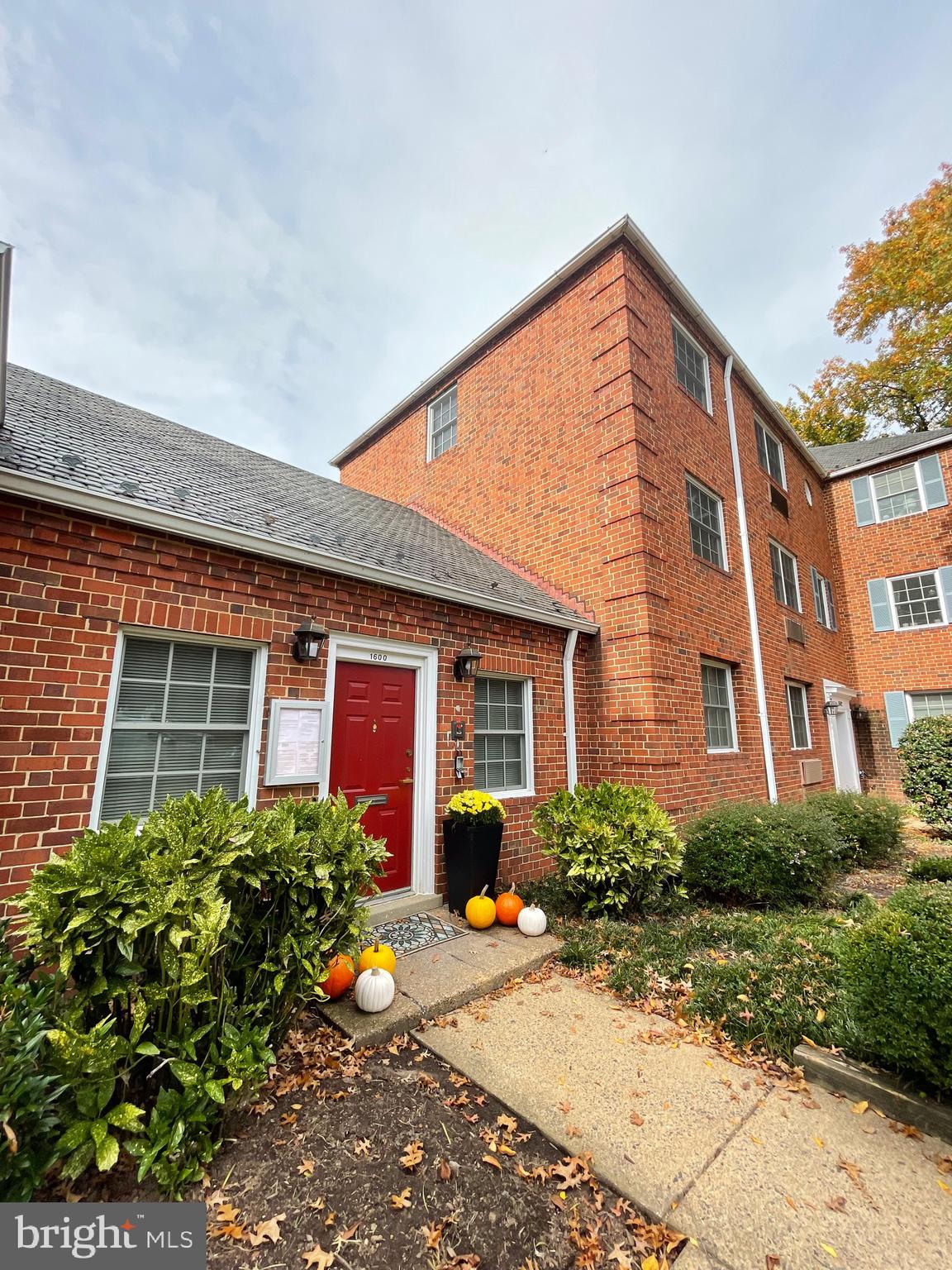 POTOWMACK CROSSING - Residential Lease