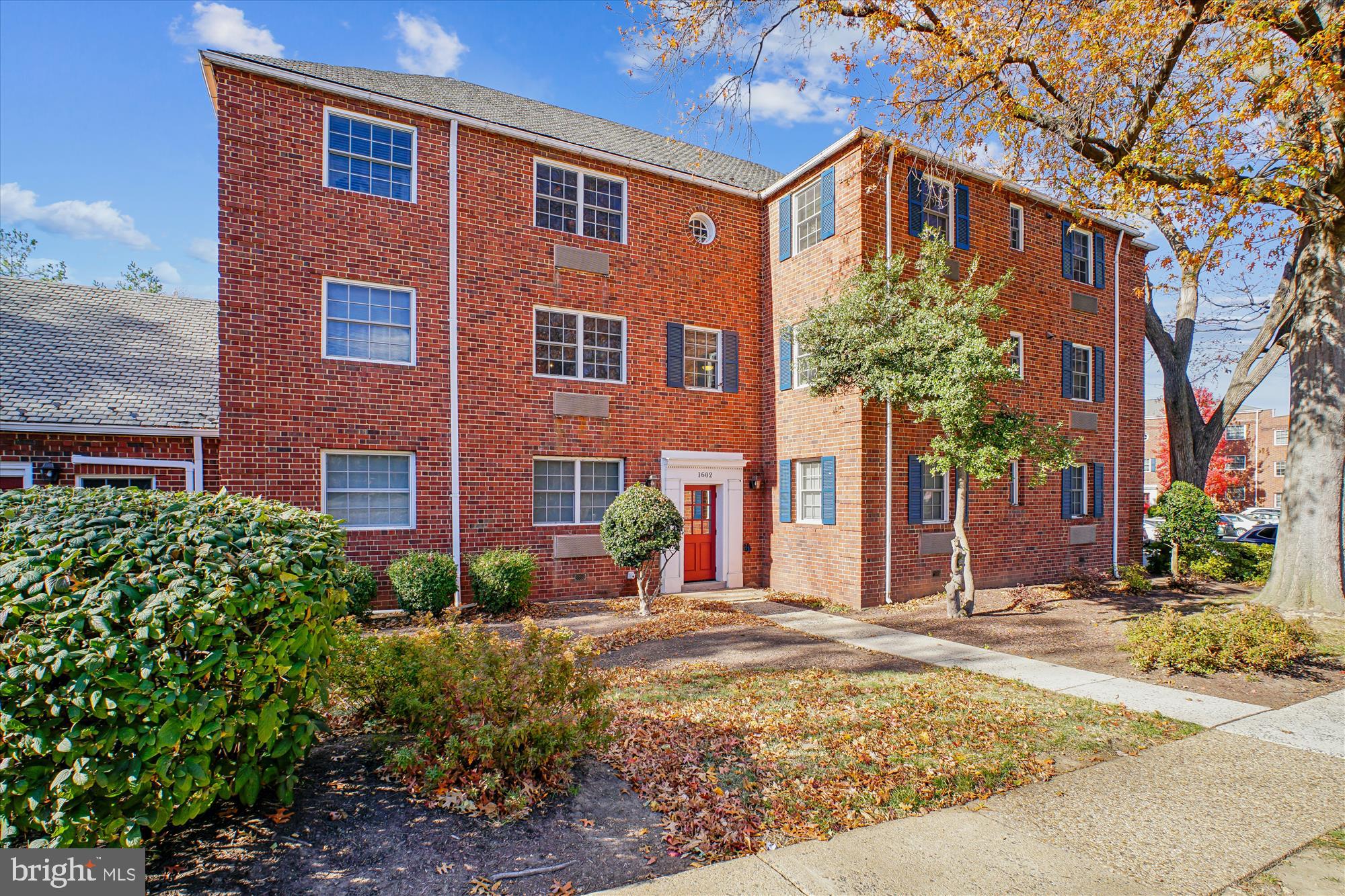 POTOWMACK CROSSING - Residential Lease