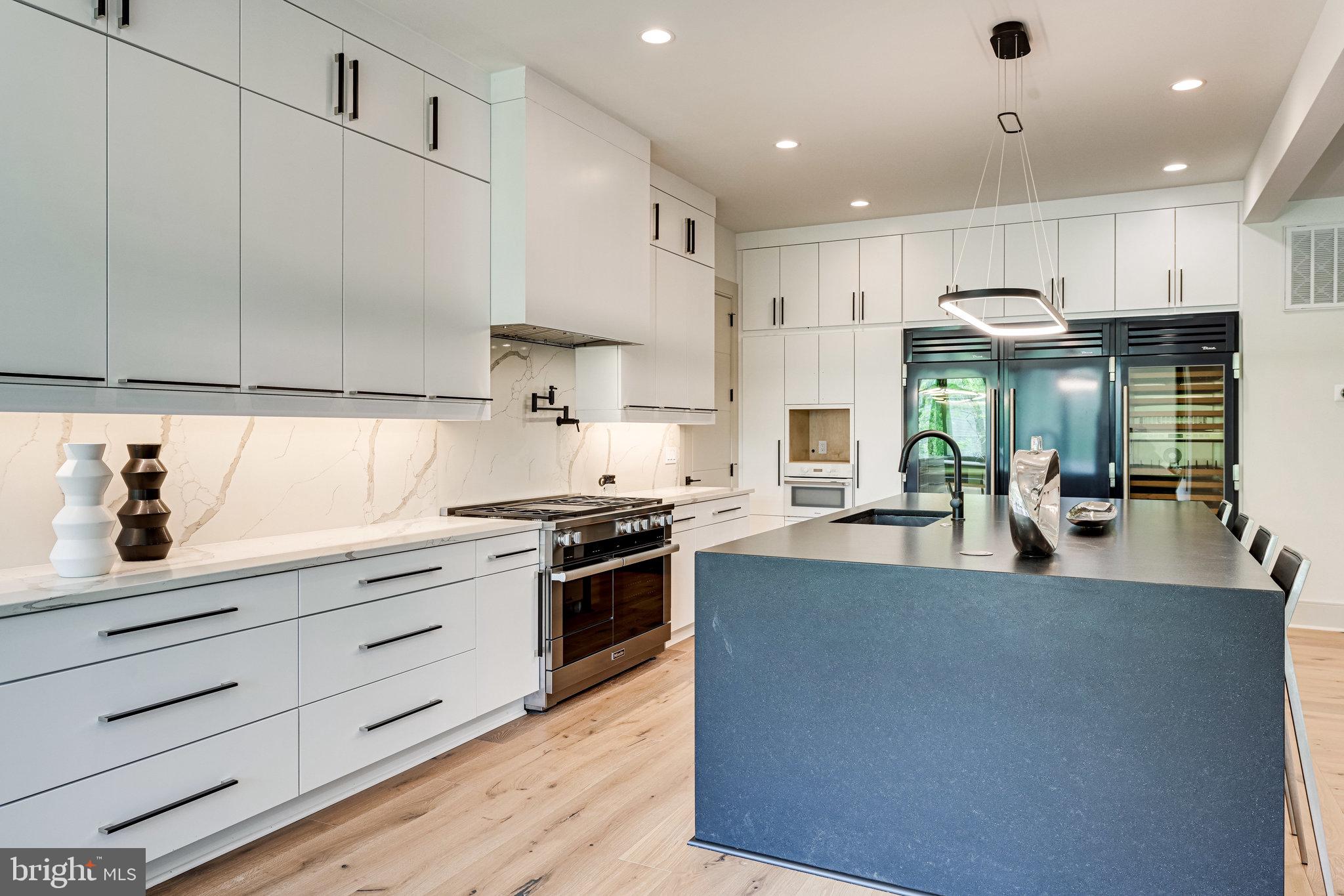 SALONA VILLAGE - Residential