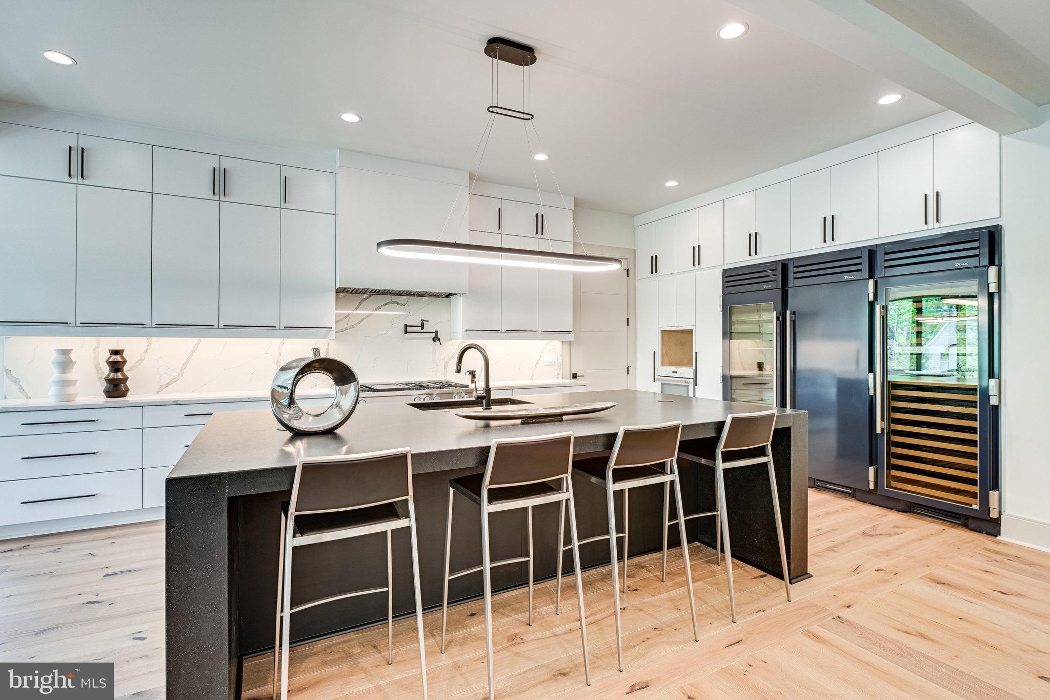 SALONA VILLAGE - Residential