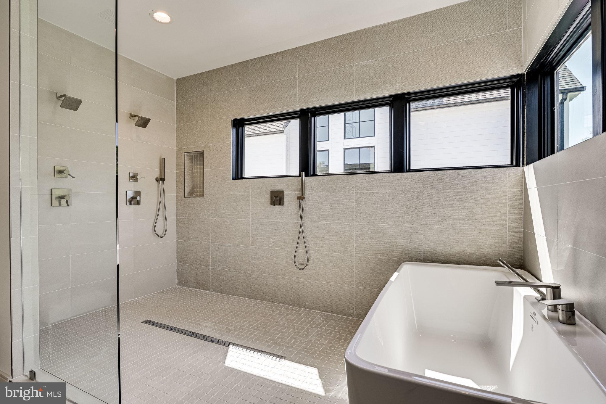 SALONA VILLAGE - Residential