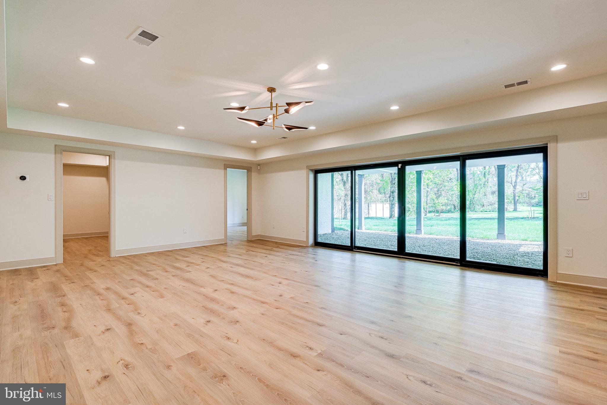 SALONA VILLAGE - Residential