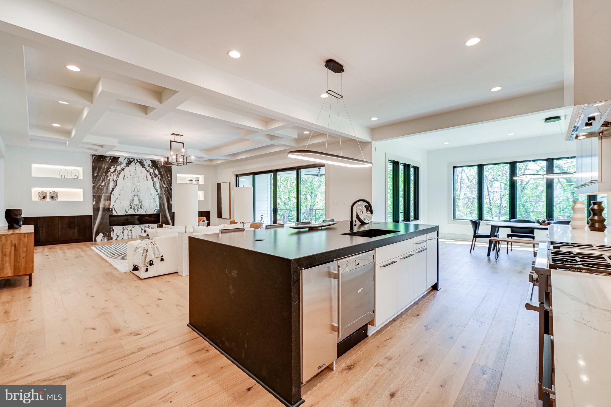 SALONA VILLAGE - Residential