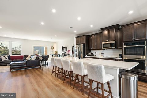 13508 INNOVATION STATION LOOP 3B HERNDON VA 20171