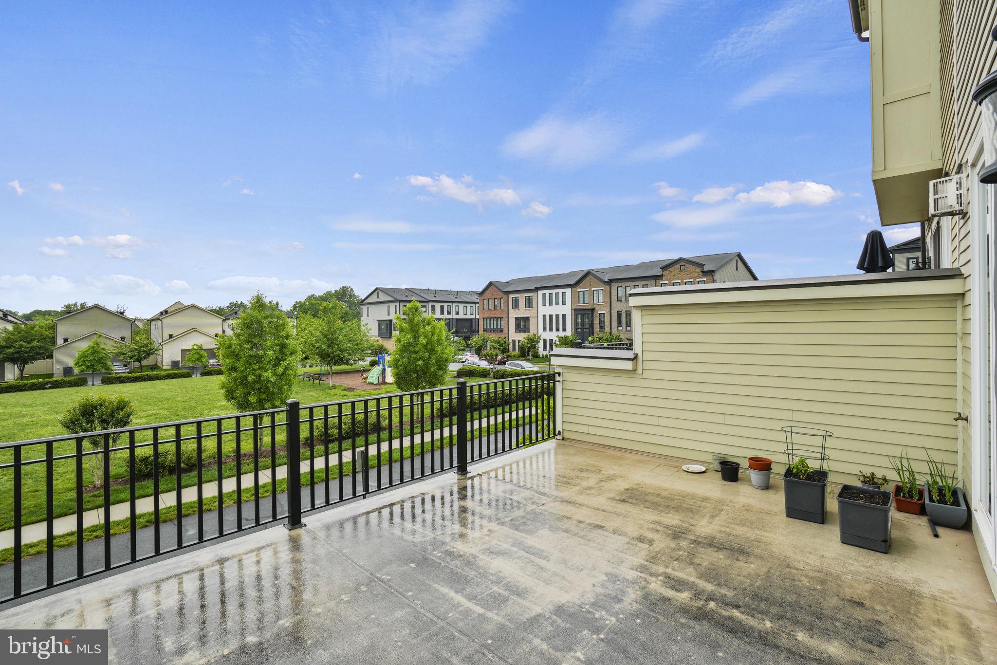 ONE LOUDOUN LANDBAY C - Residential Lease