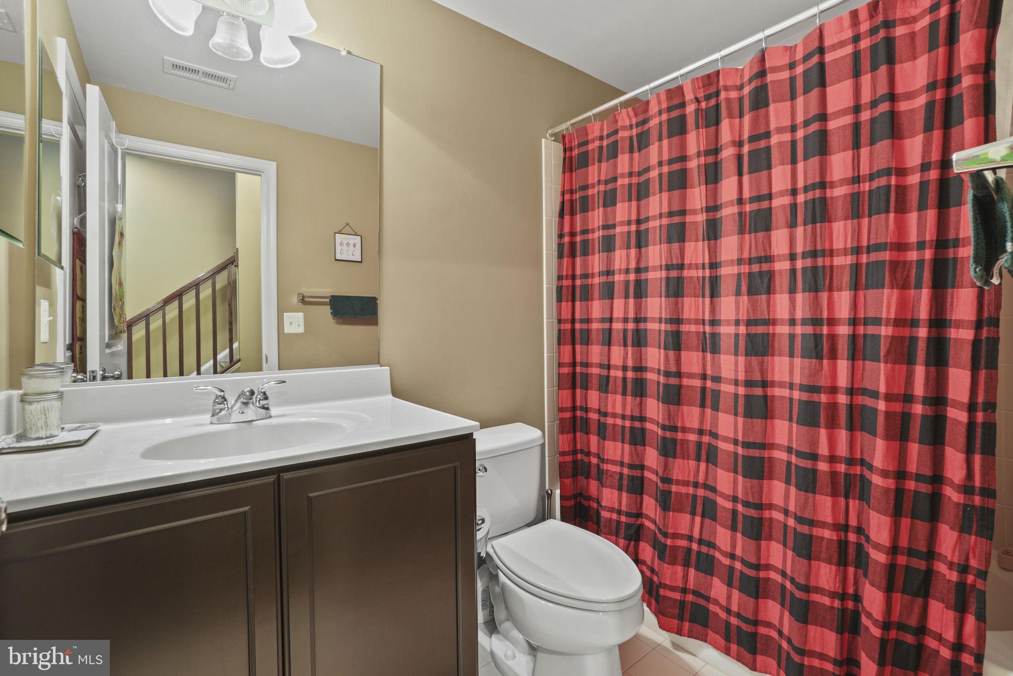 ONE LOUDOUN LANDBAY C - Residential Lease